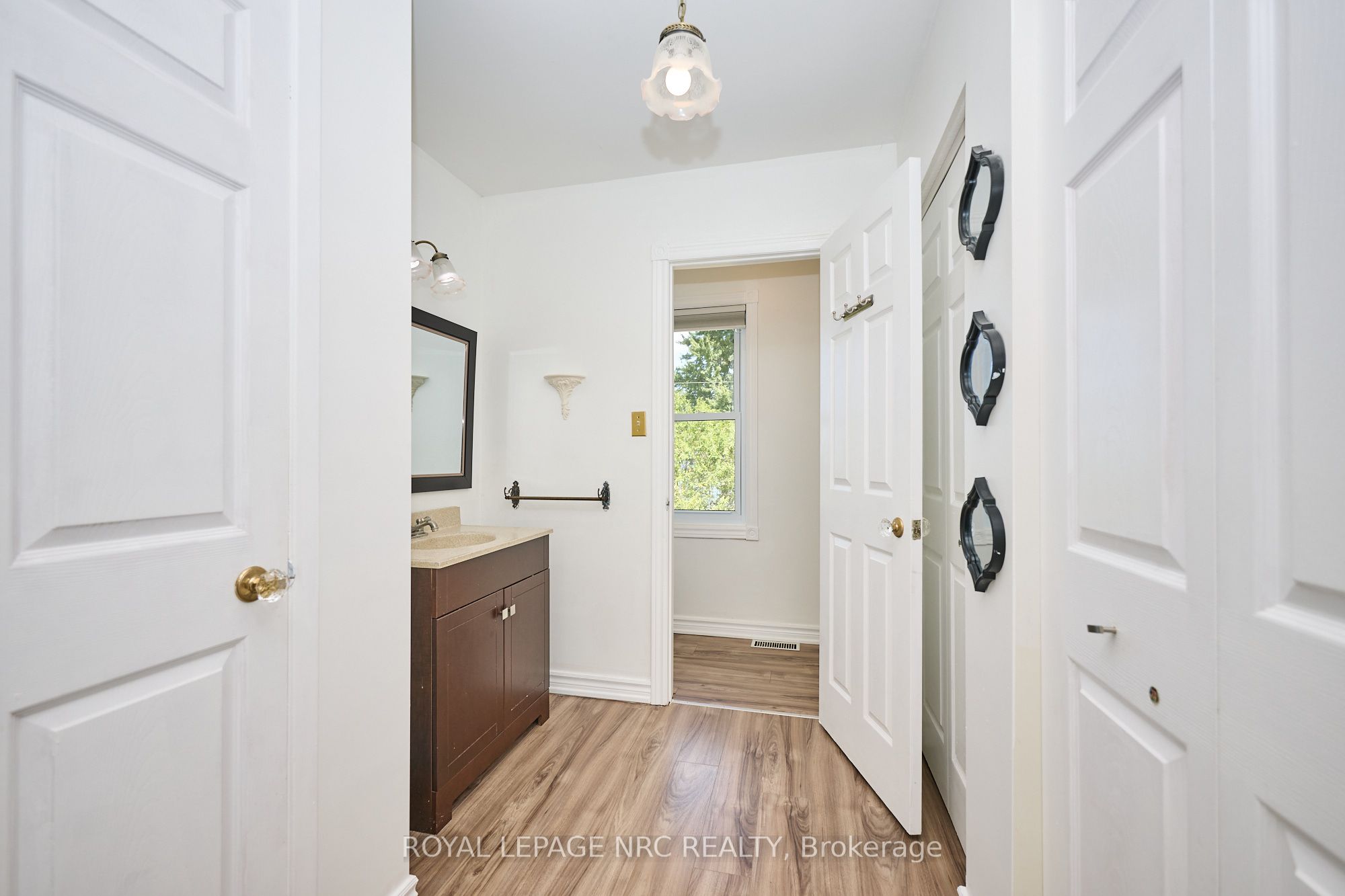 4040 Lakeshore Road Property Photo 26