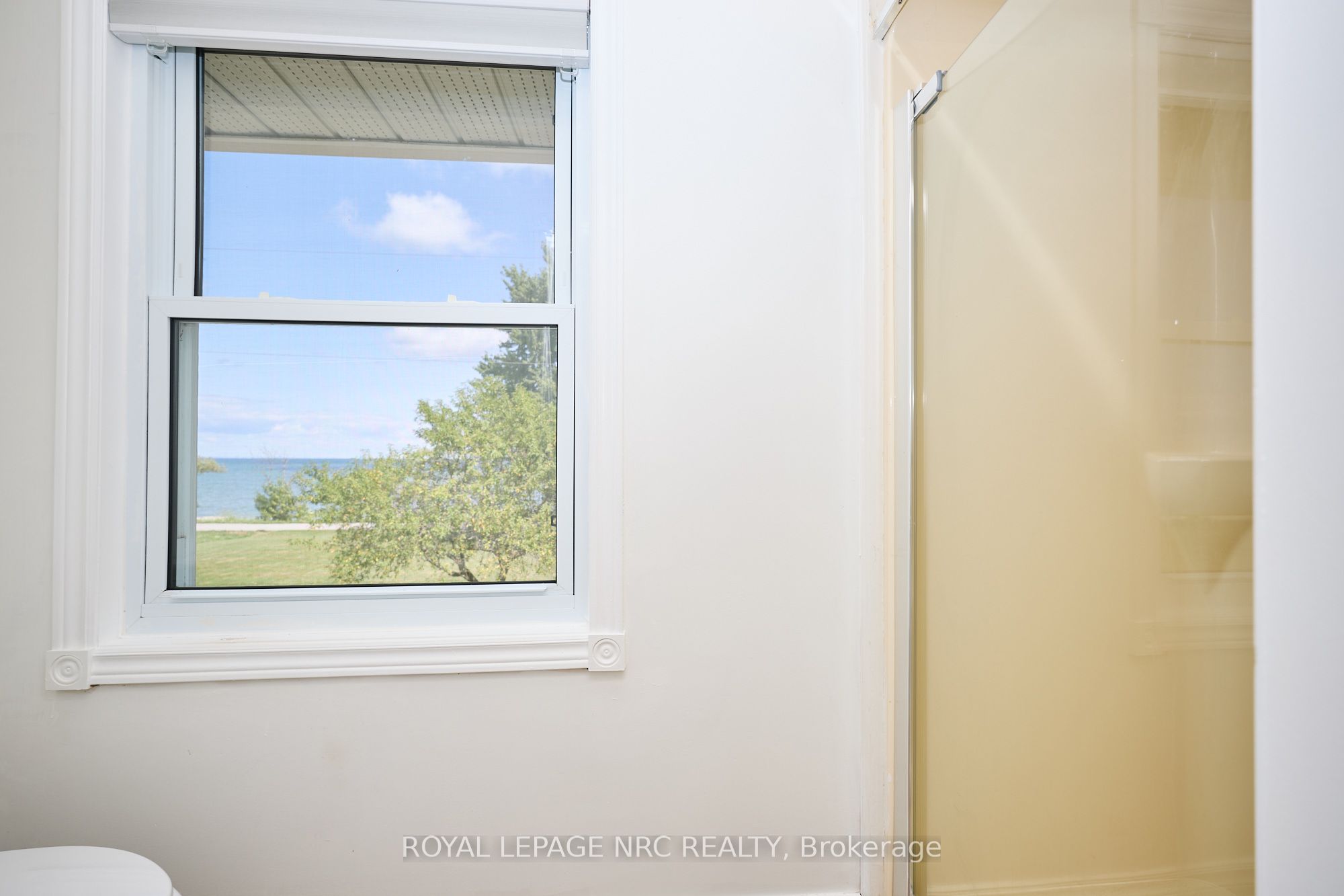 4040 Lakeshore Road Property Photo 27