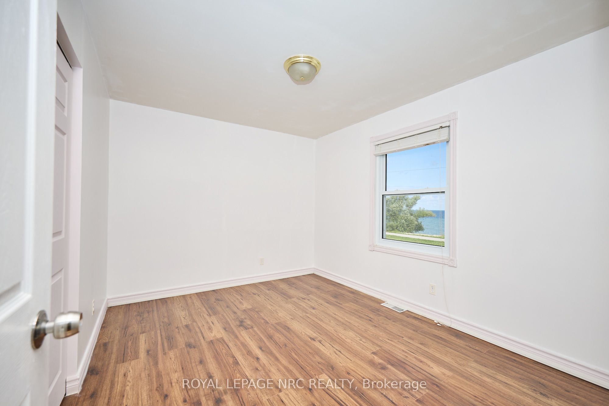 4040 Lakeshore Road Property Photo 29