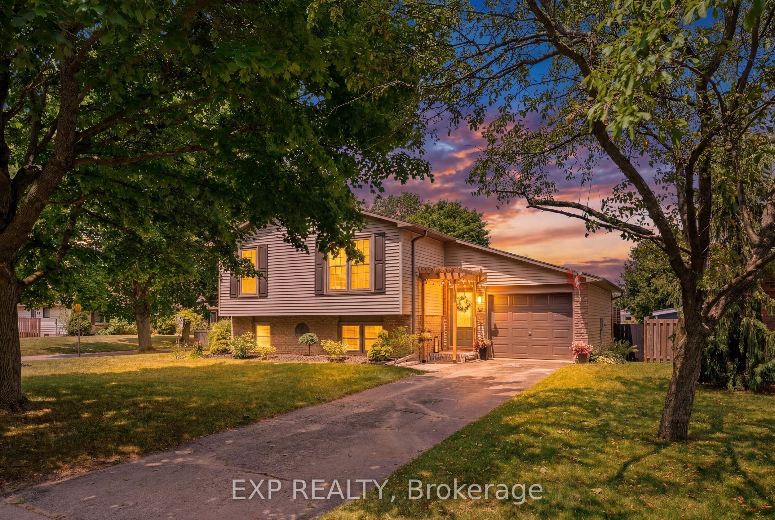 72 Crestlynn Crescent Property Photo 1