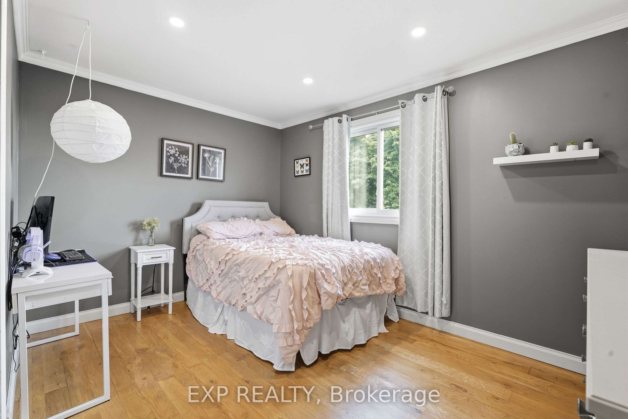 72 Crestlynn Crescent Property Photo 20