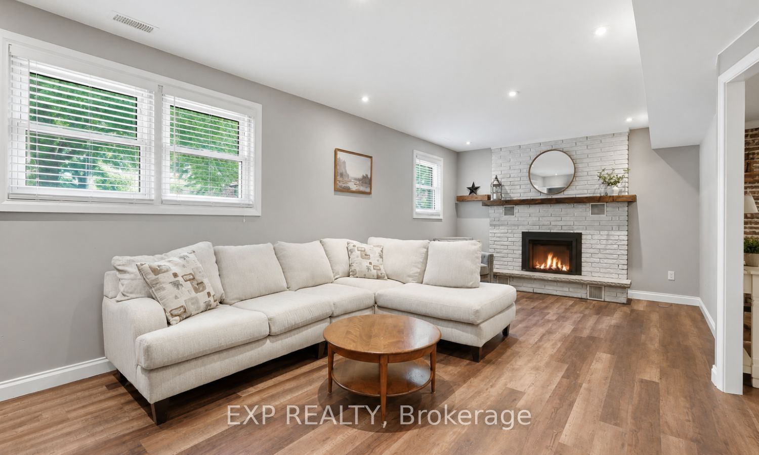 72 Crestlynn Crescent Property Photo 25