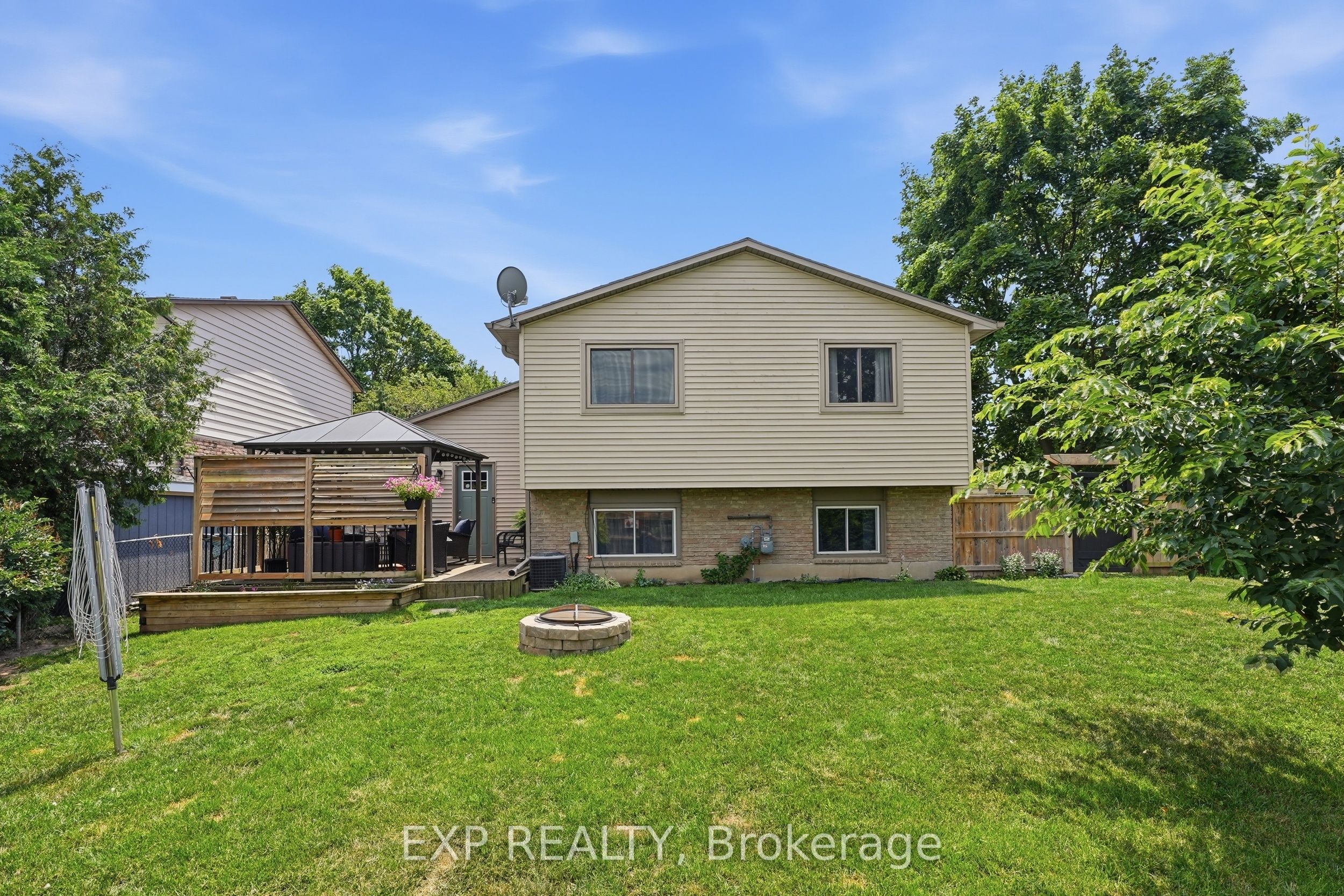 72 Crestlynn Crescent Property Photo 35