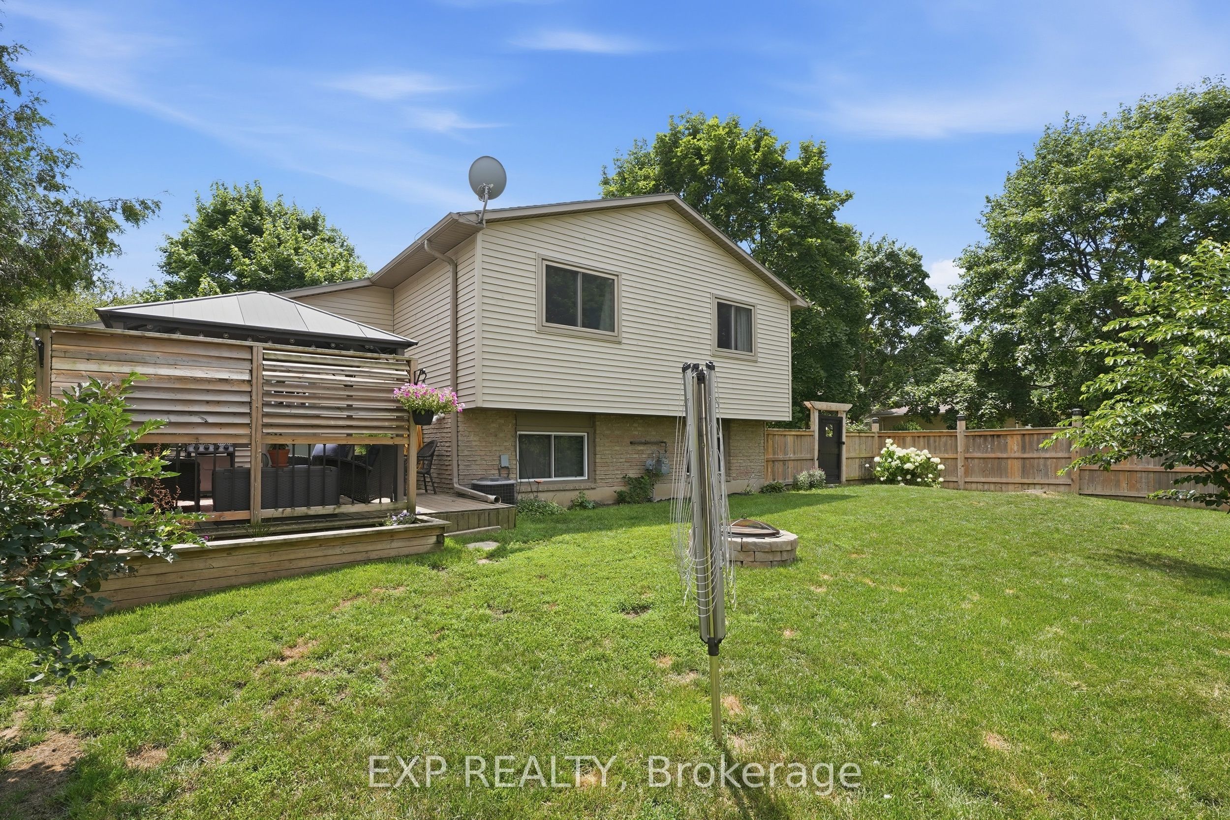 72 Crestlynn Crescent Property Photo 36