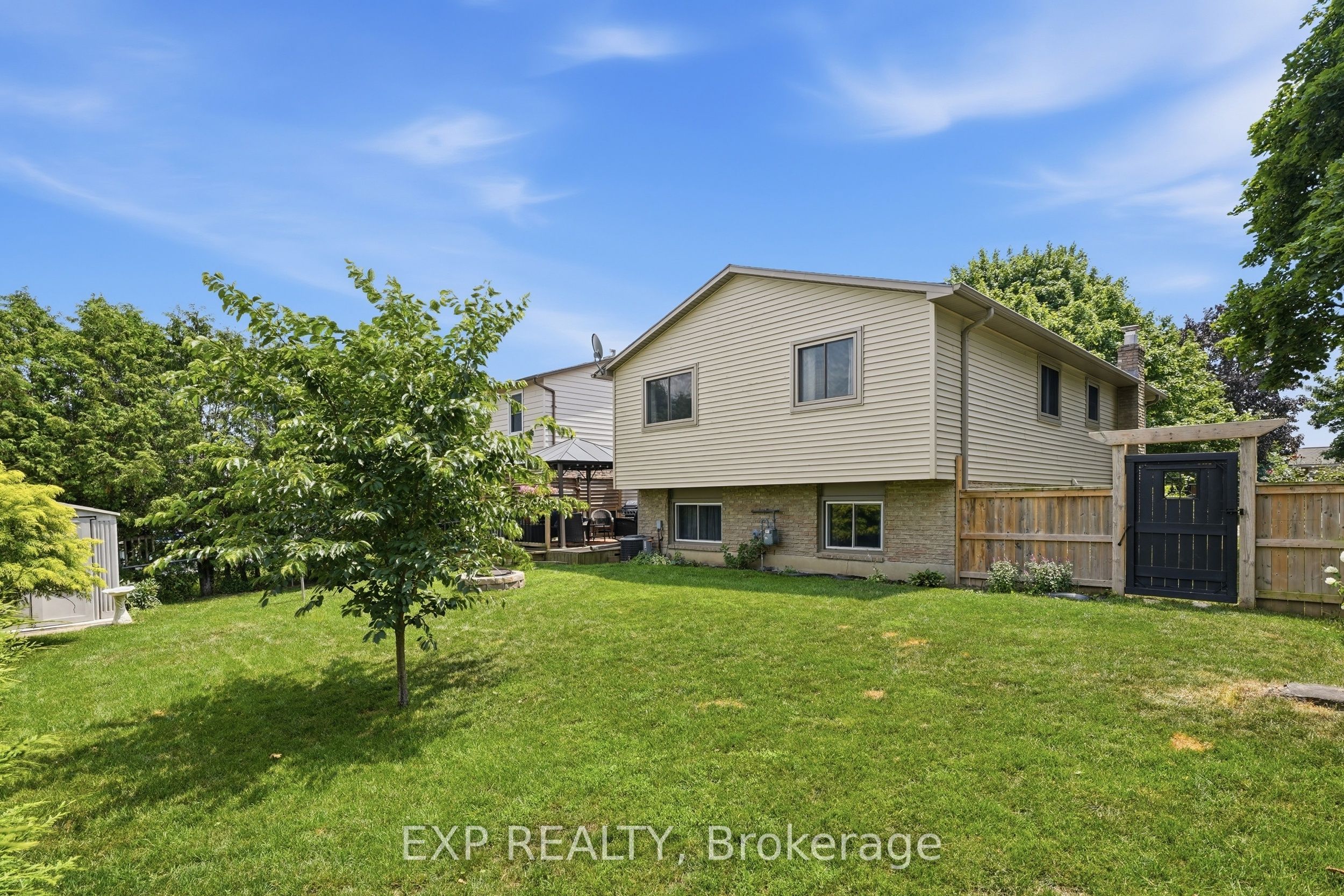 72 Crestlynn Crescent Property Photo 37