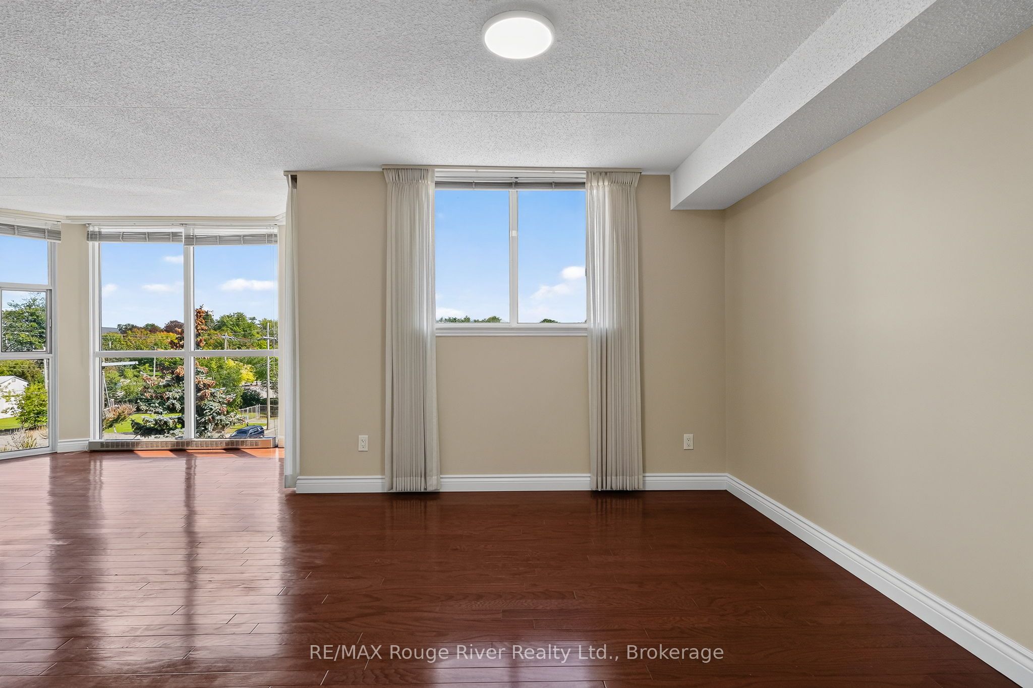 1 Queen Street 402 Property Photo 8