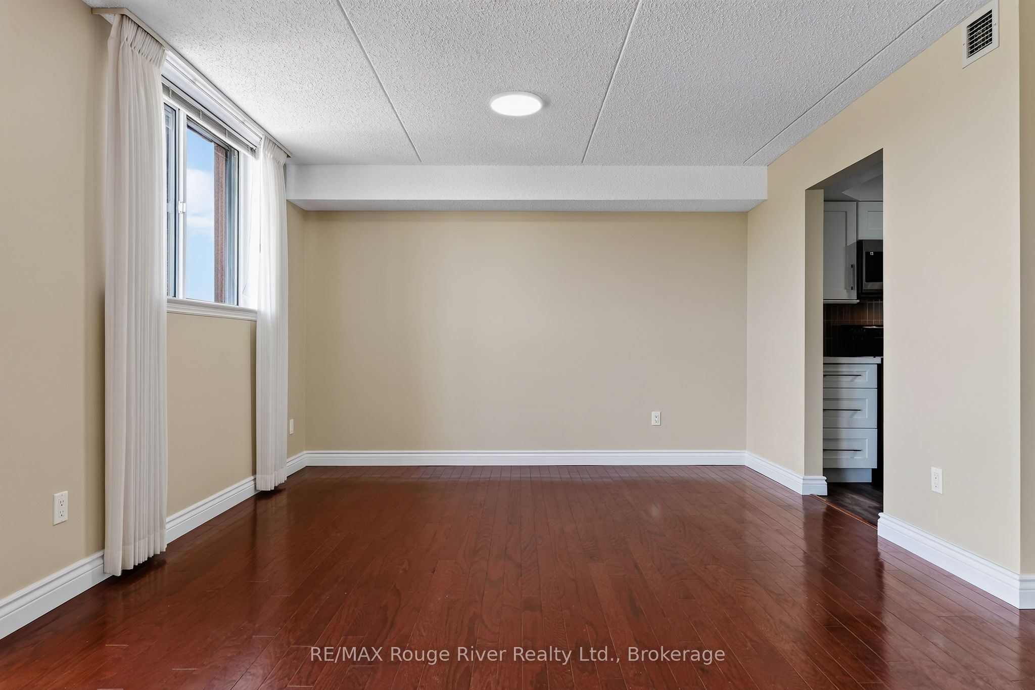 1 Queen Street 402 Property Photo 9