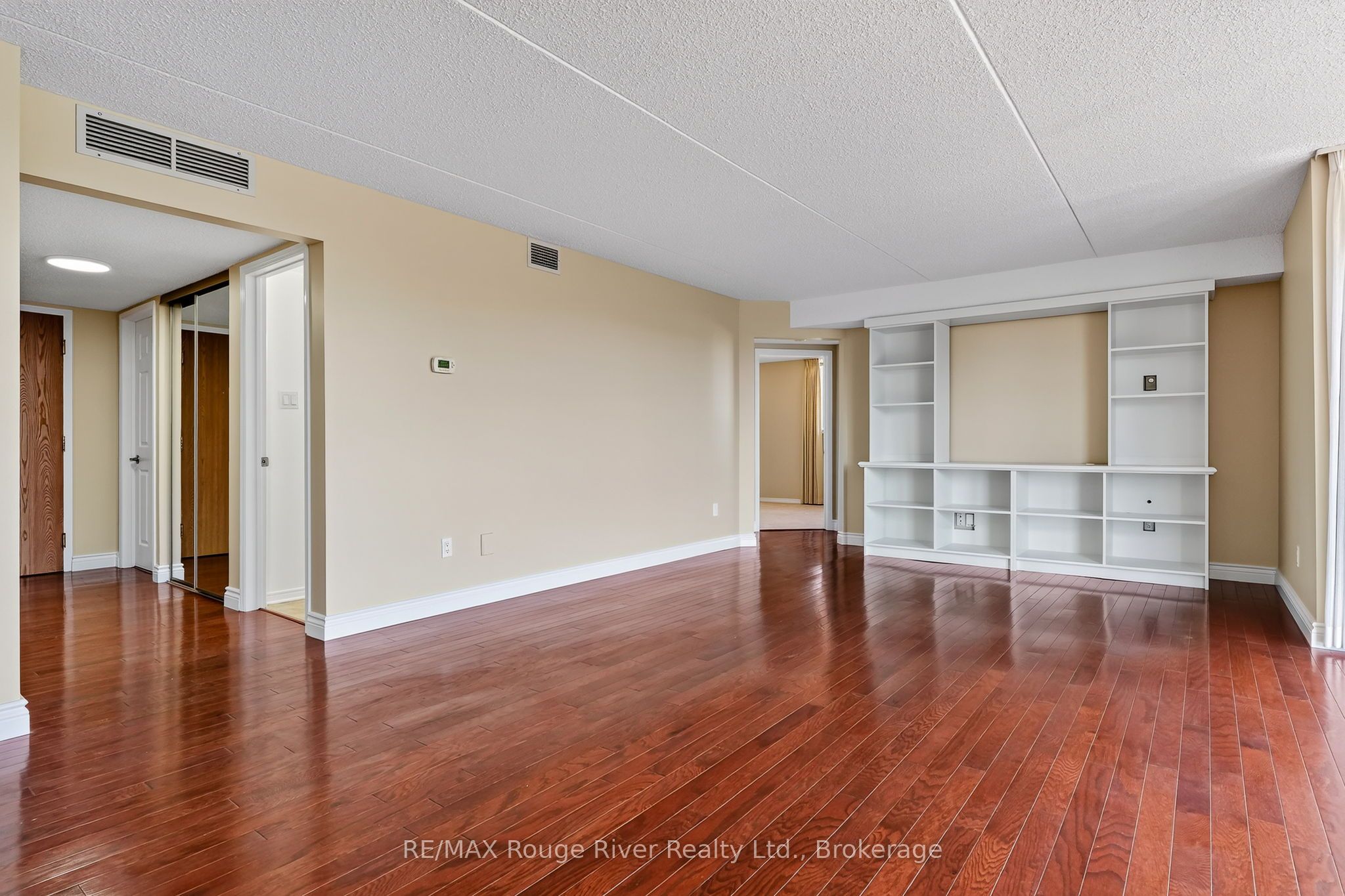 1 Queen Street 402 Property Photo 12