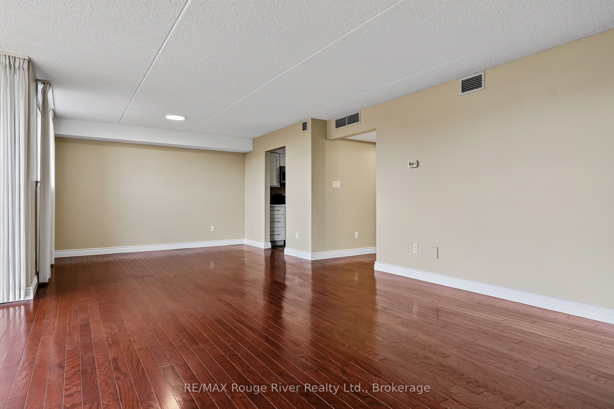1 Queen Street 402 Property Photo 16