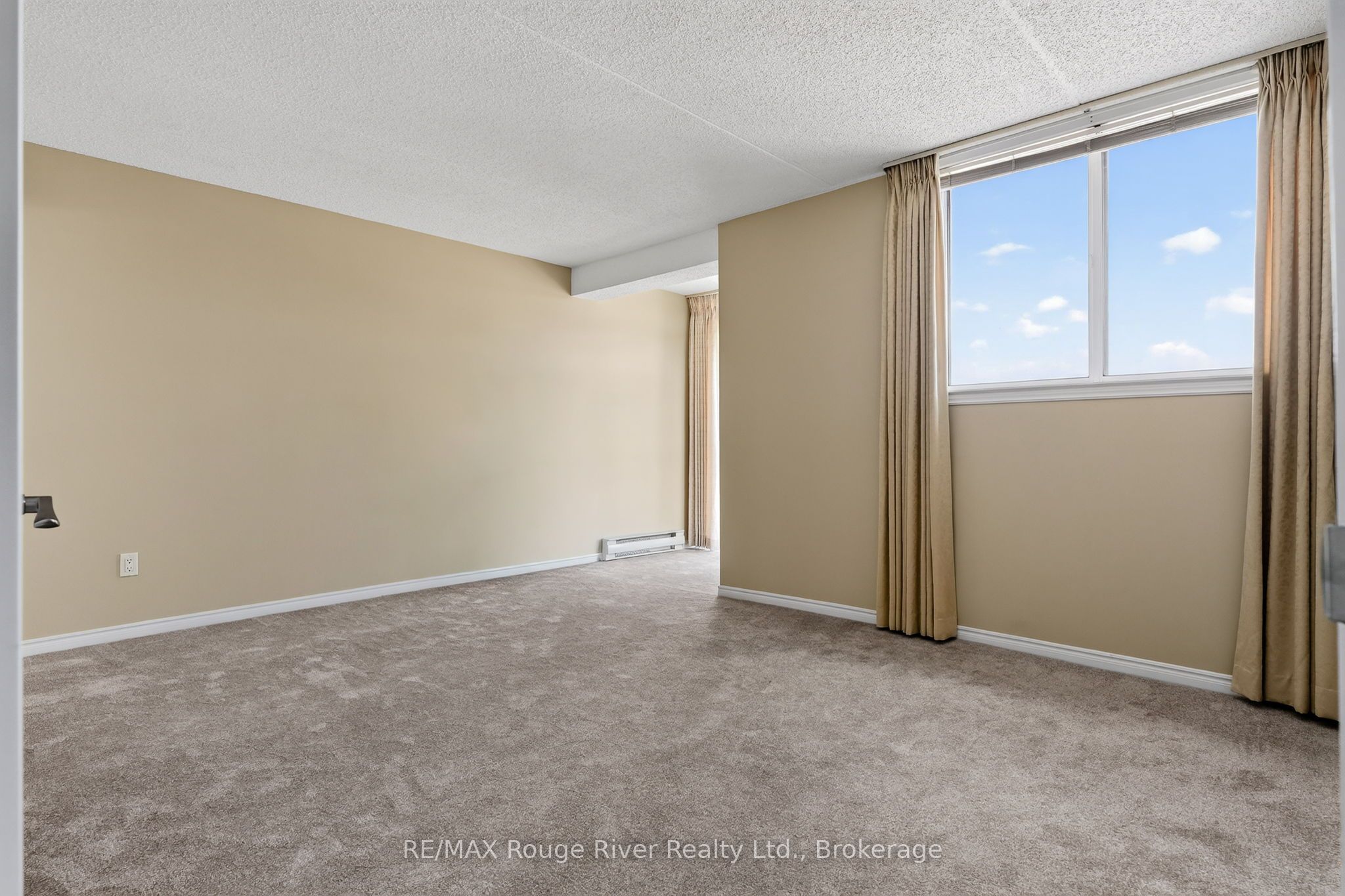 1 Queen Street 402 Property Photo 18