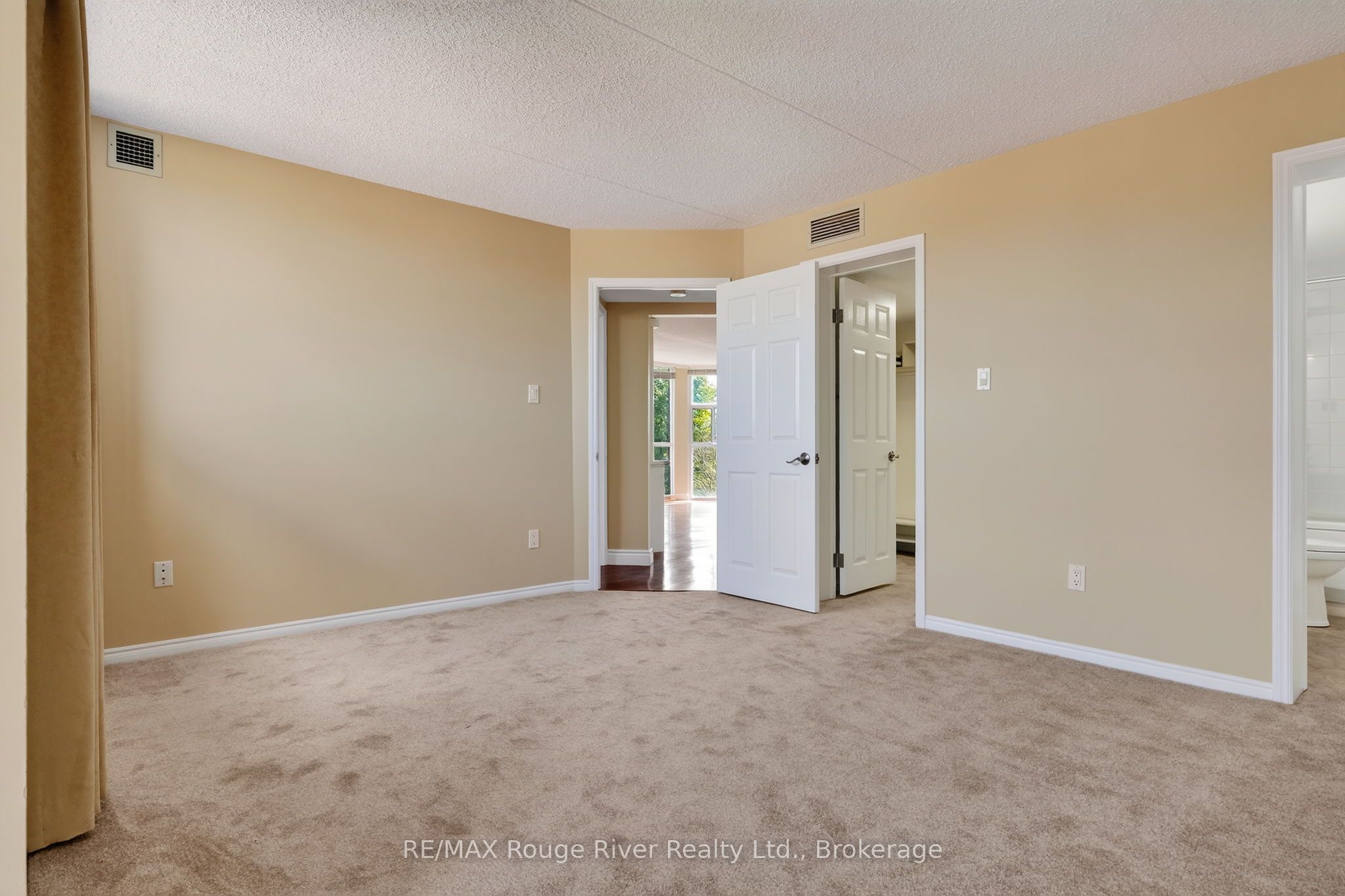 1 Queen Street 402 Property Photo 21