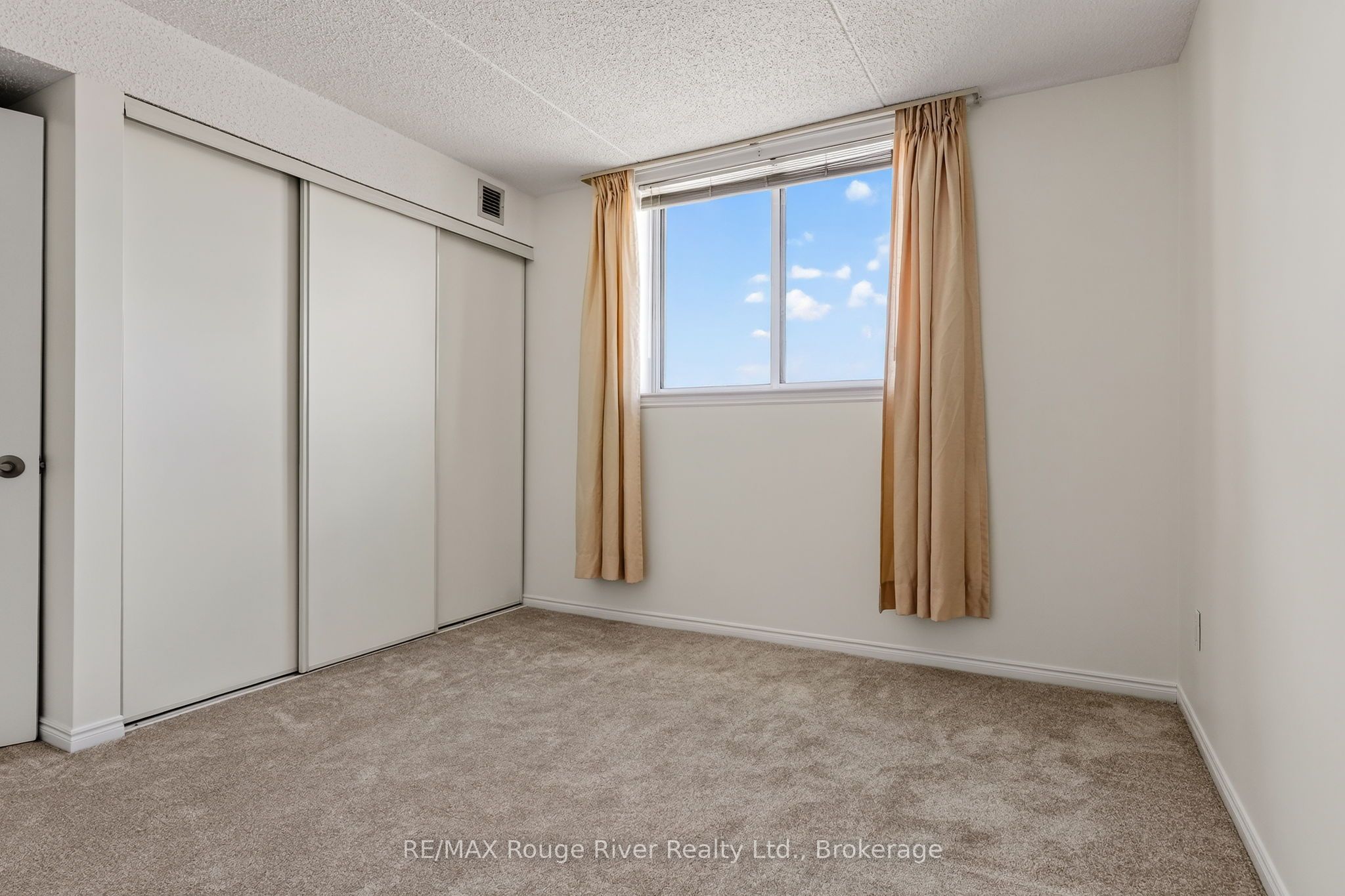 1 Queen Street 402 Property Photo 23