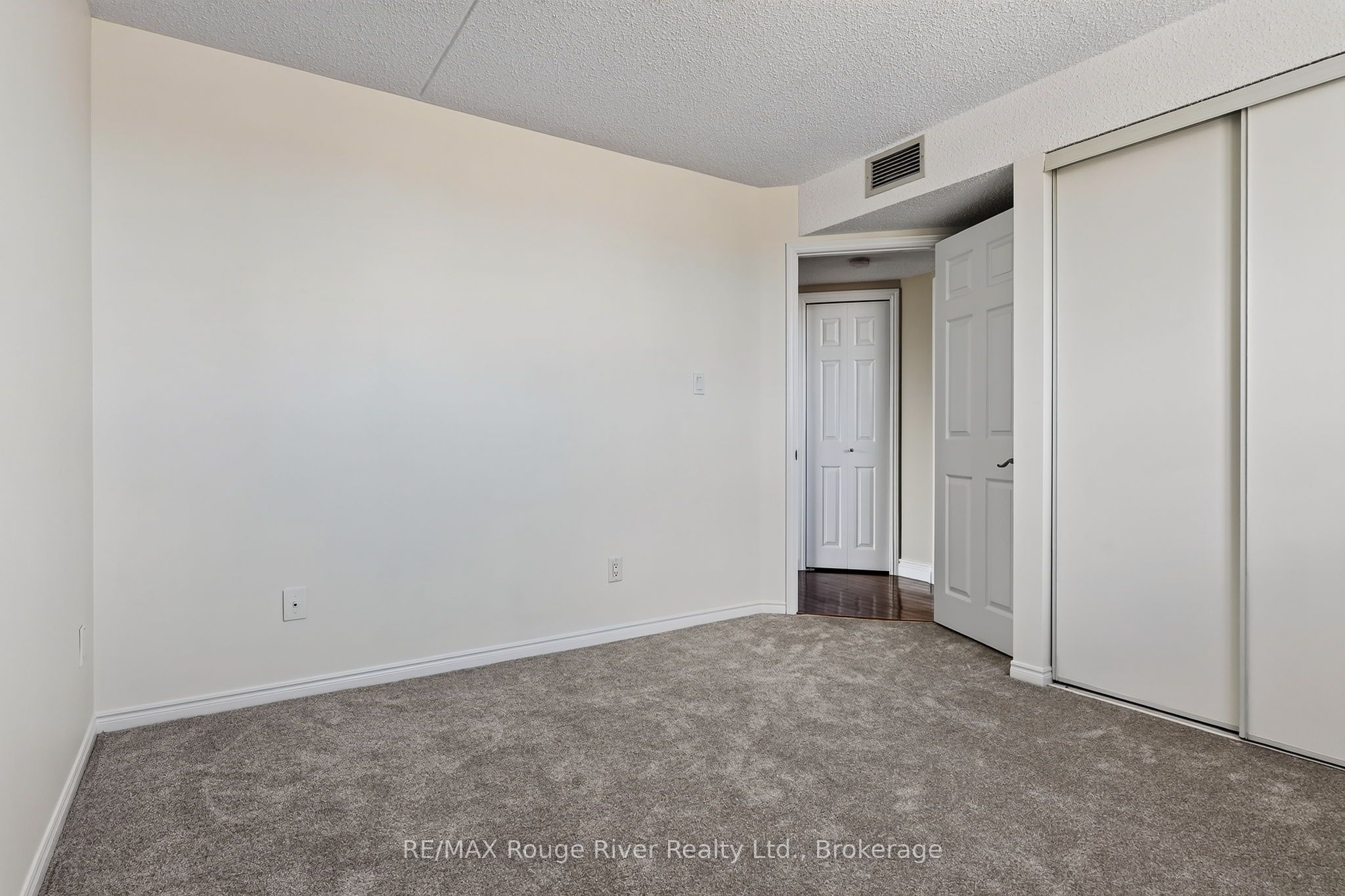 1 Queen Street 402 Property Photo 25