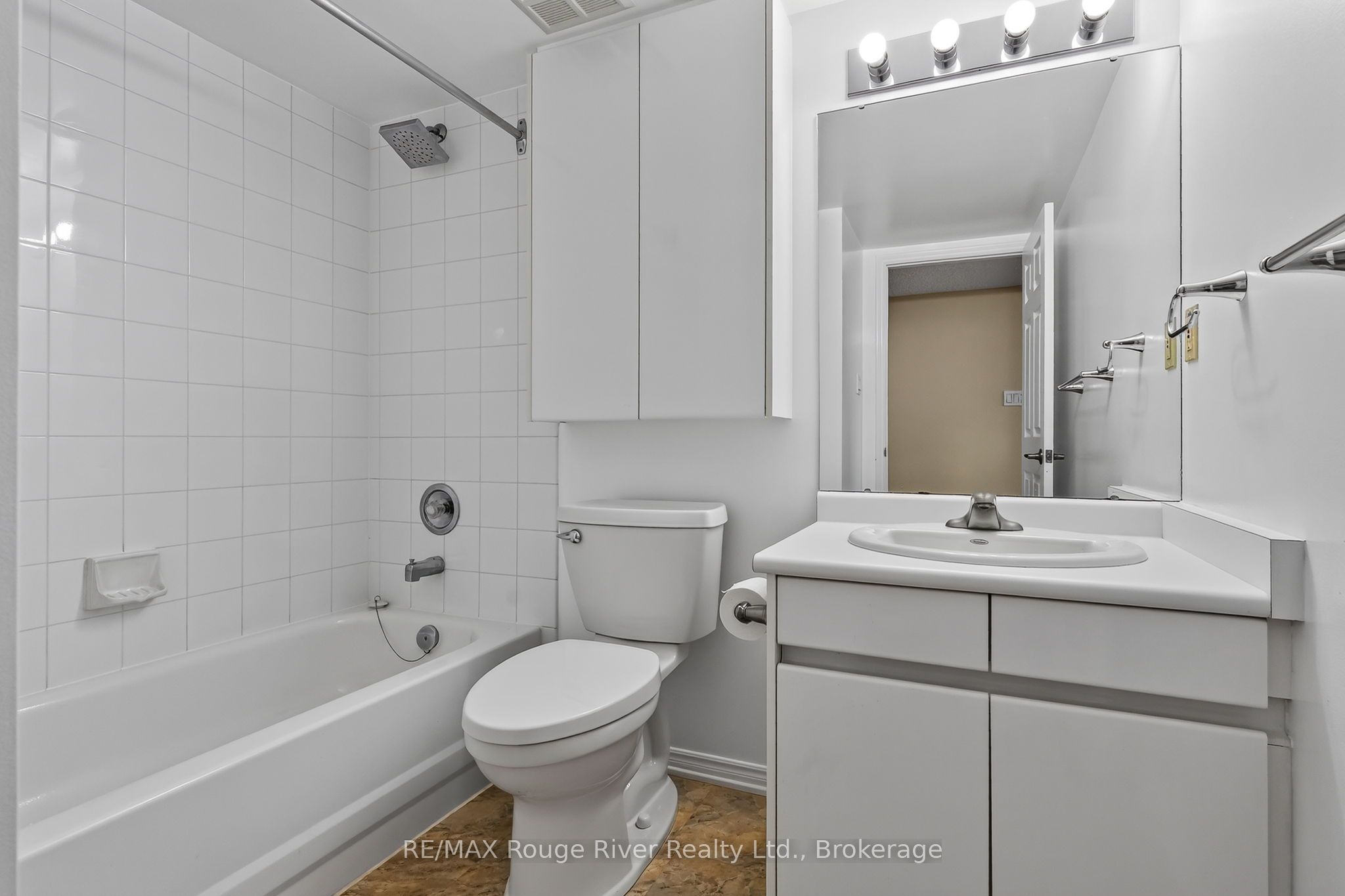 1 Queen Street 402 Property Photo 26