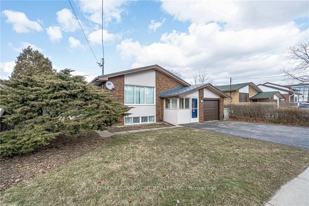 116 Mohawk Road W Property Photo 2