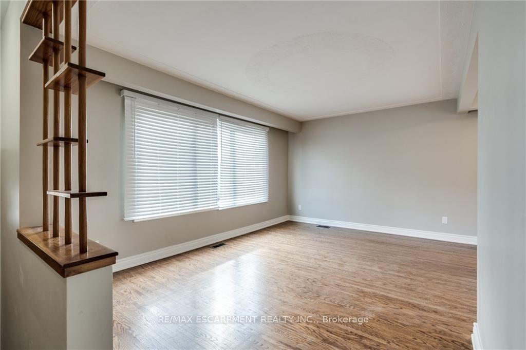 116 Mohawk Road W Property Photo 3