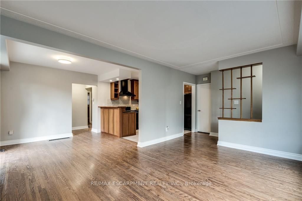 116 Mohawk Road W Property Photo 5