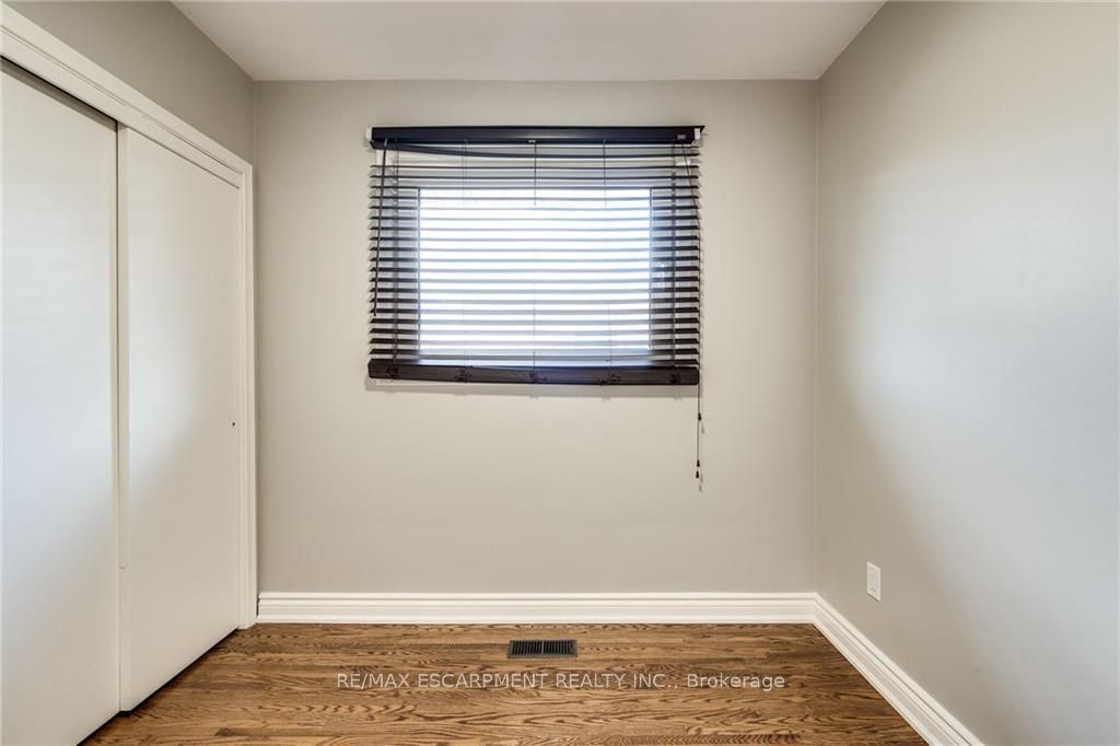 116 Mohawk Road W Property Photo 12
