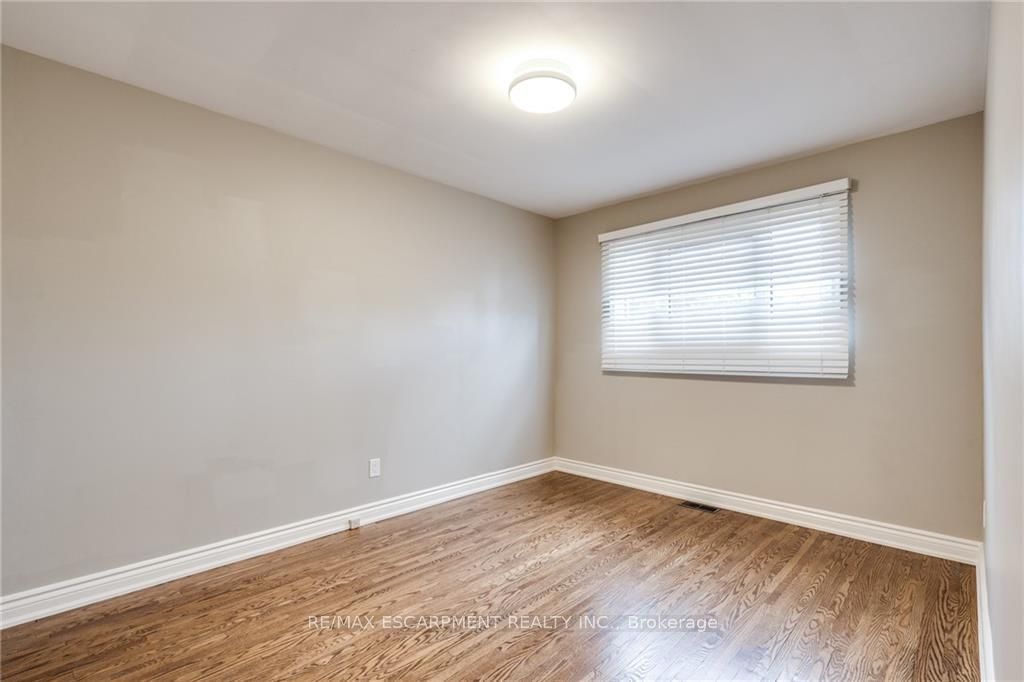 116 Mohawk Road W Property Photo 14