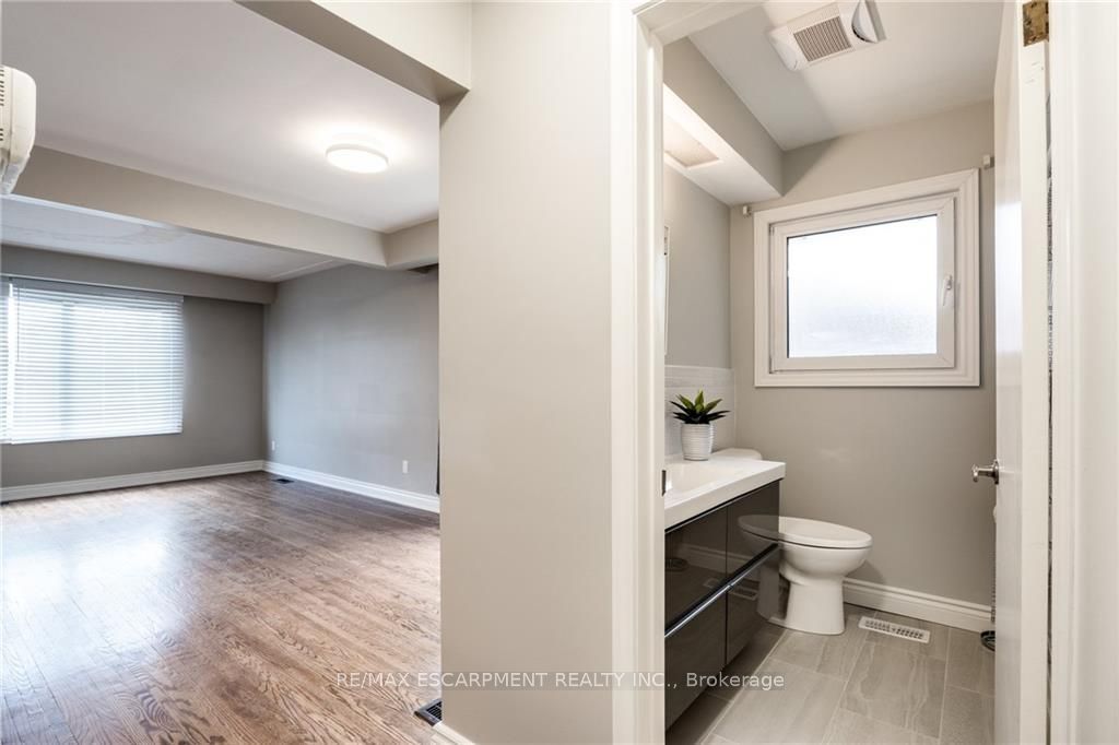 116 Mohawk Road W Property Photo 15