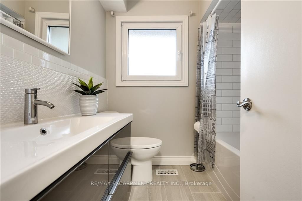 116 Mohawk Road W Property Photo 16