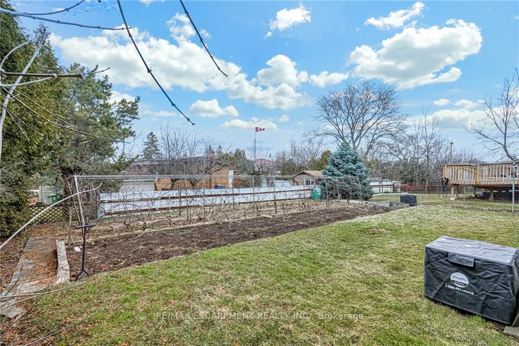 116 Mohawk Road W Property Photo 18