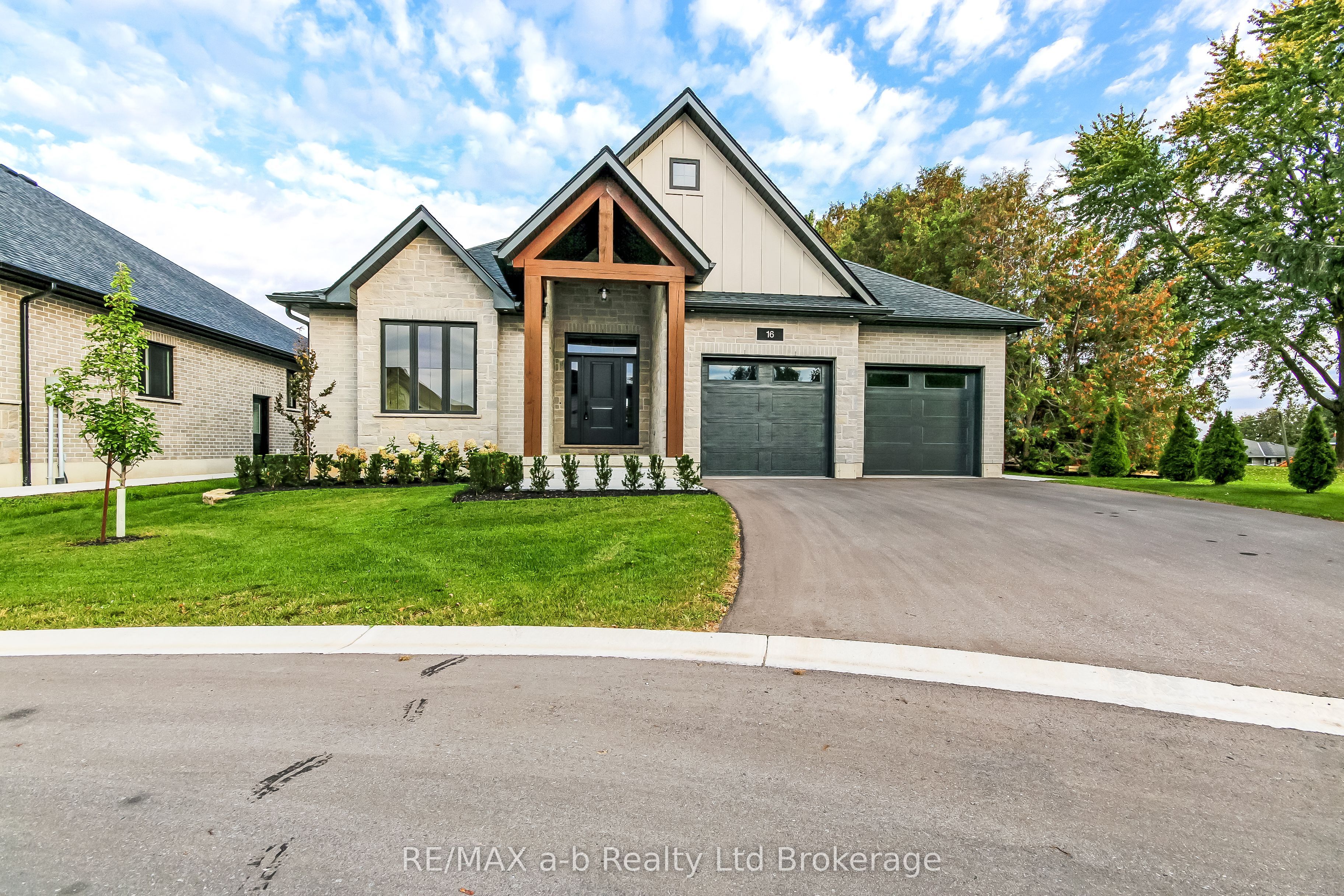 16 Cornwell Crescent Property Photo 1