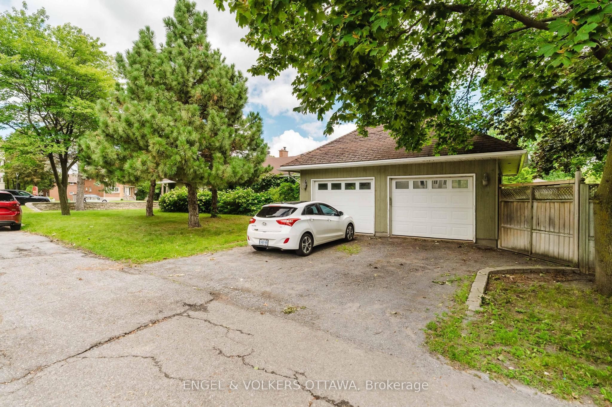 1994 Carling Avenue Property Photo 46