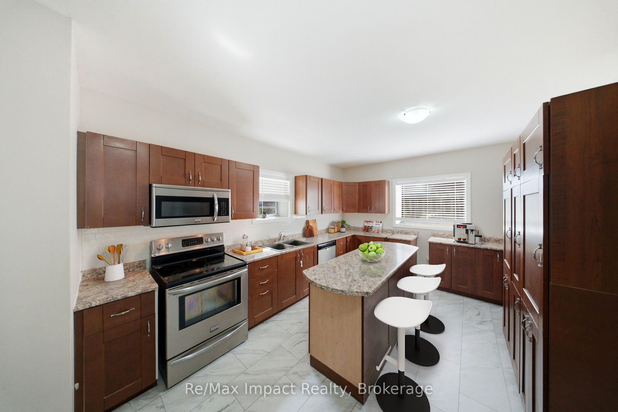 7 University Avenue E Property Photo 5