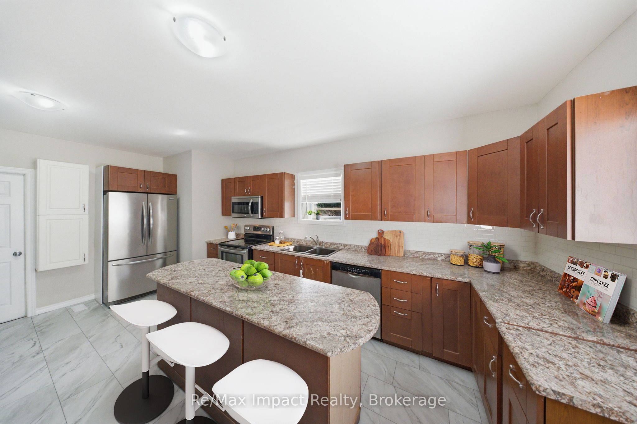 7 University Avenue E Property Photo 6