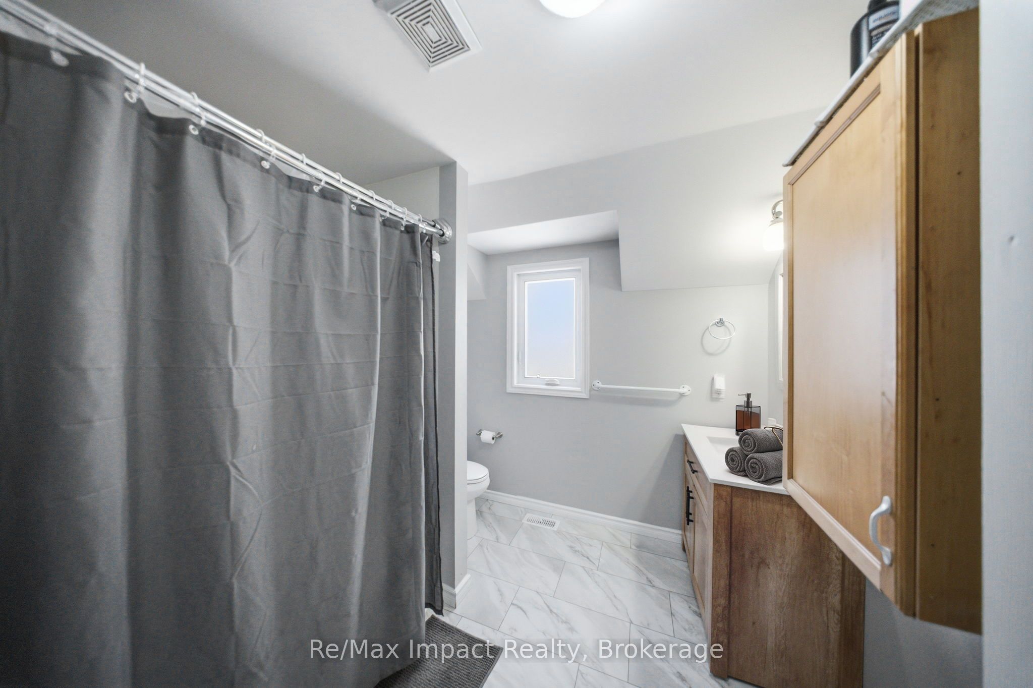 7 University Avenue E Property Photo 14