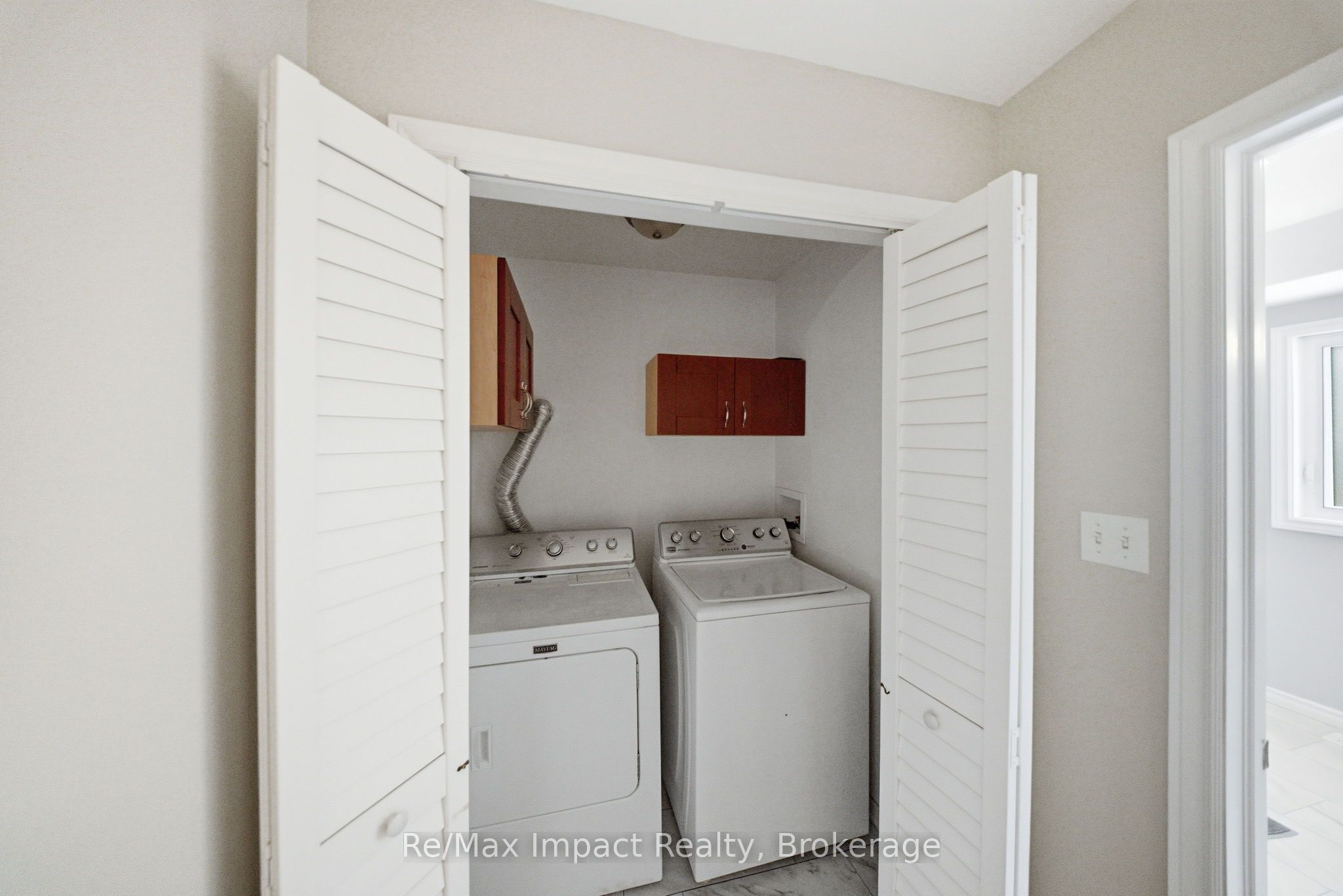 7 University Avenue E Property Photo 15