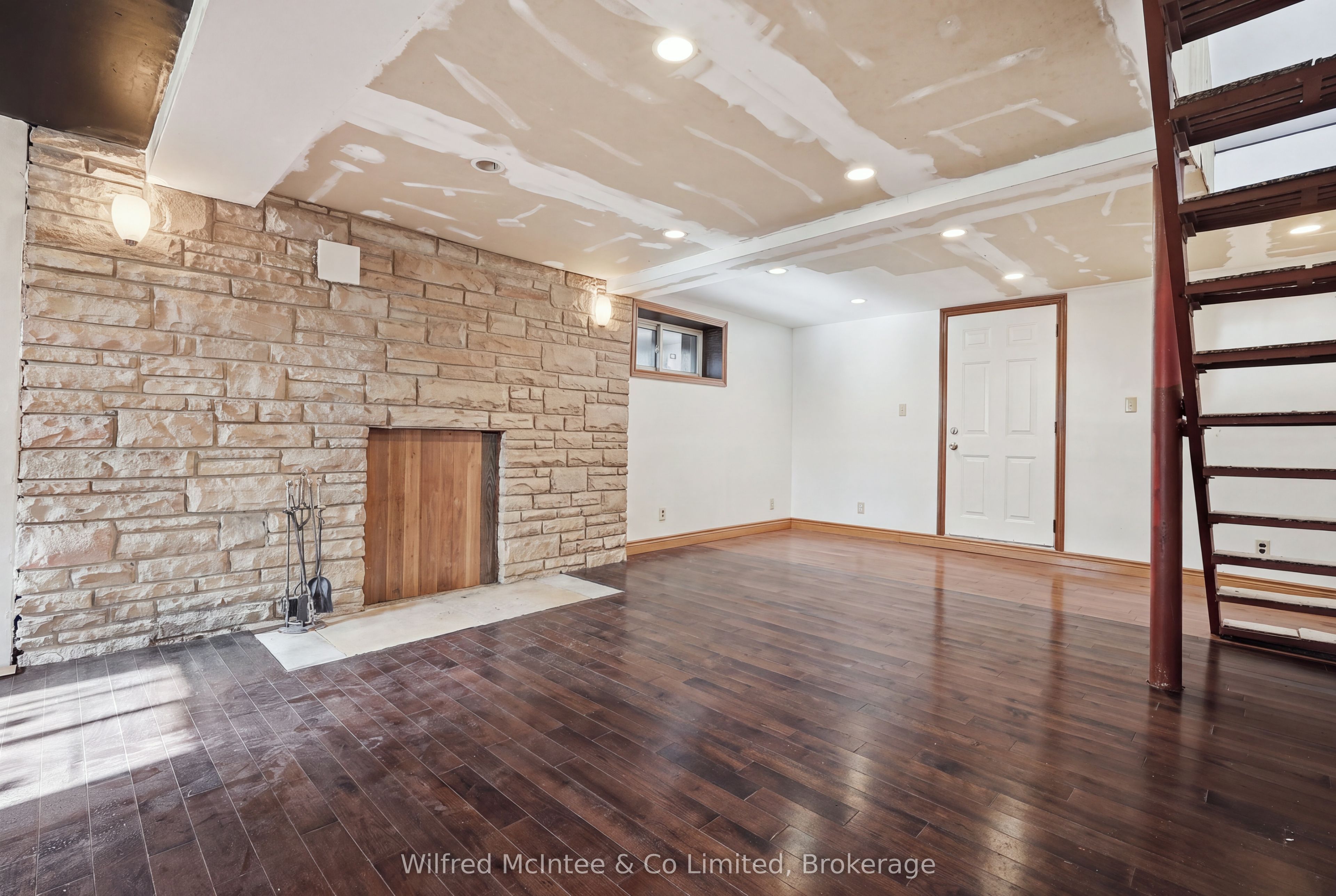 764059 240 Side Road Property Photo 29