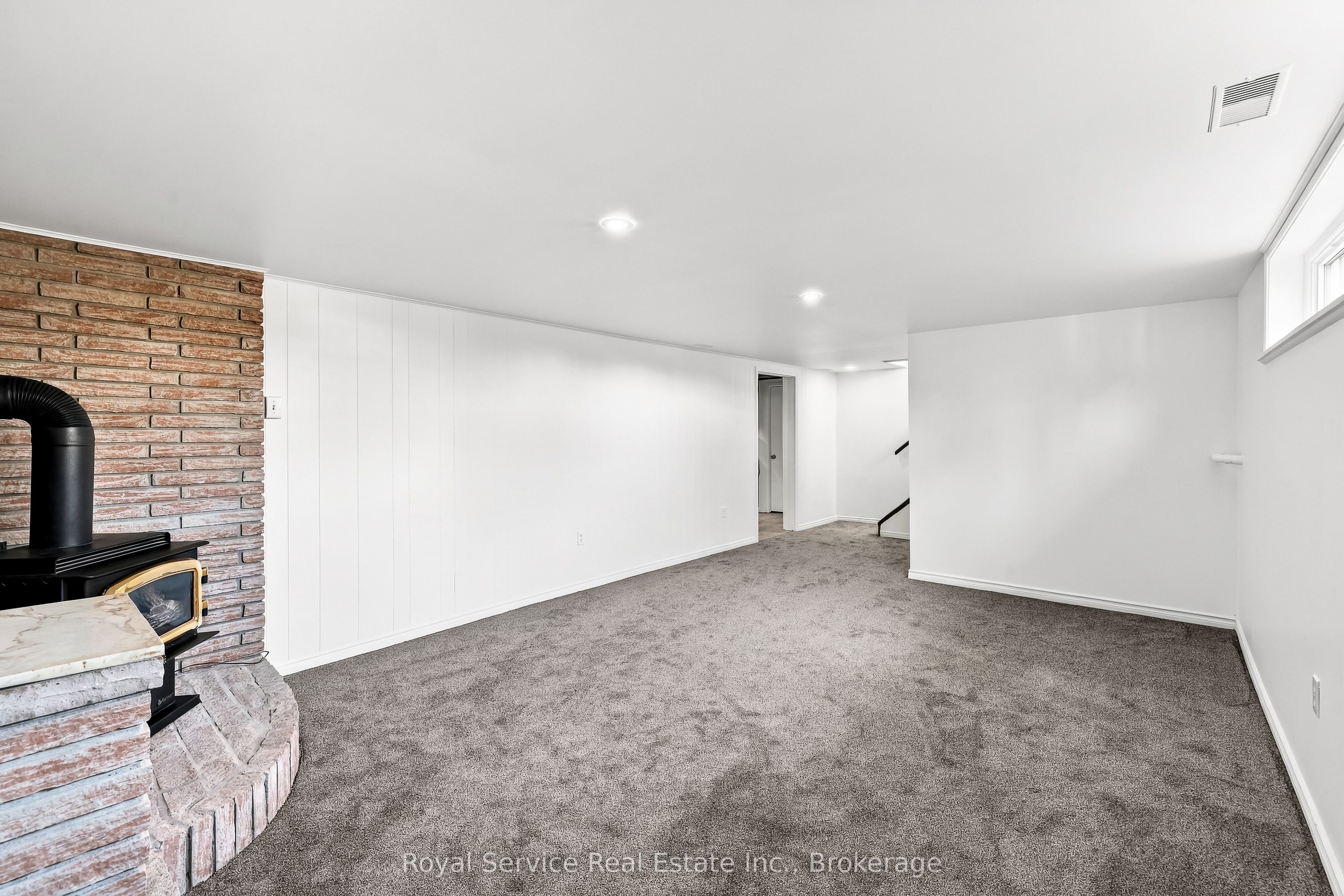 38 Burnham Avenue Property Photo 32