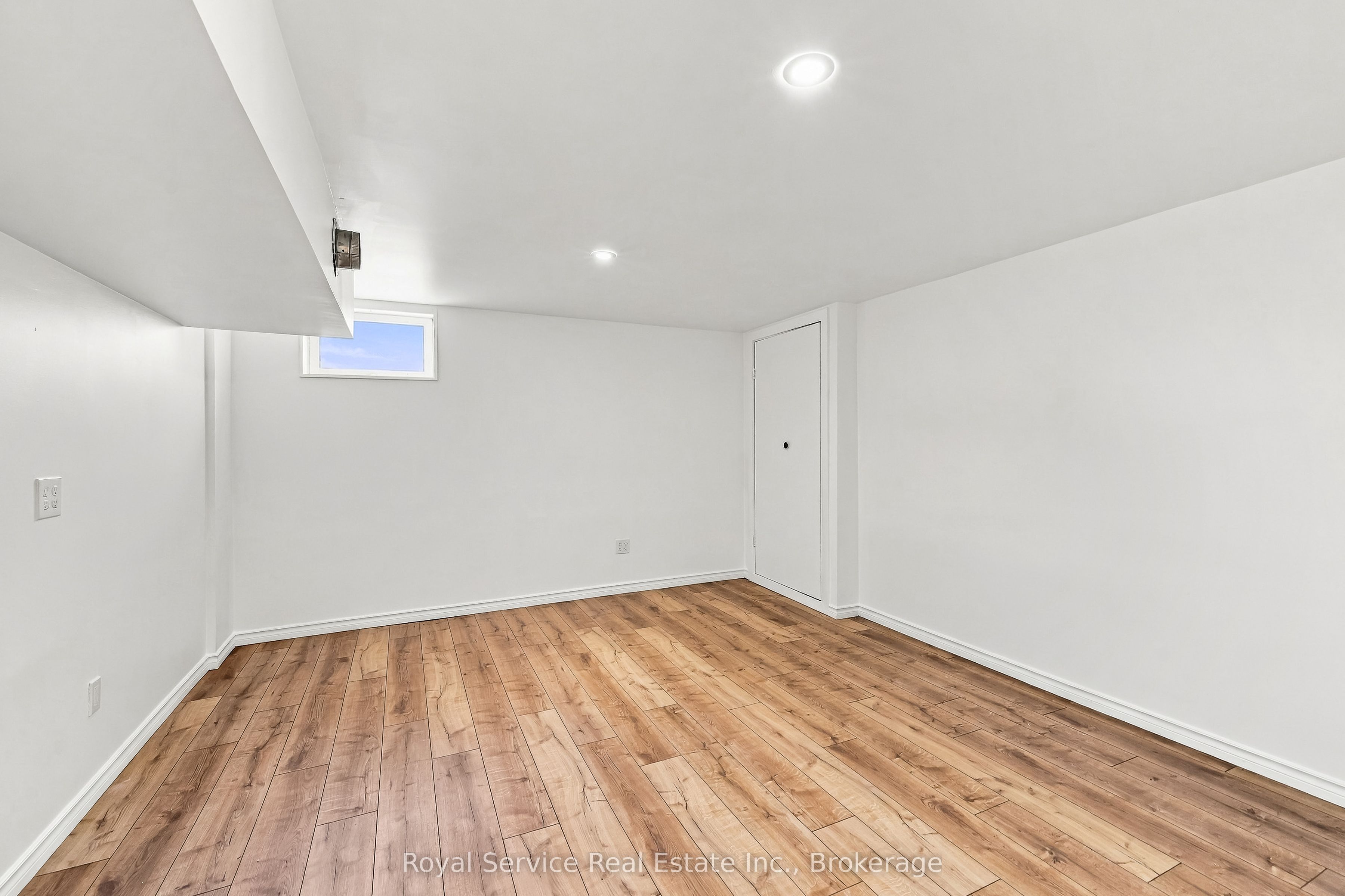 38 Burnham Avenue Property Photo 33