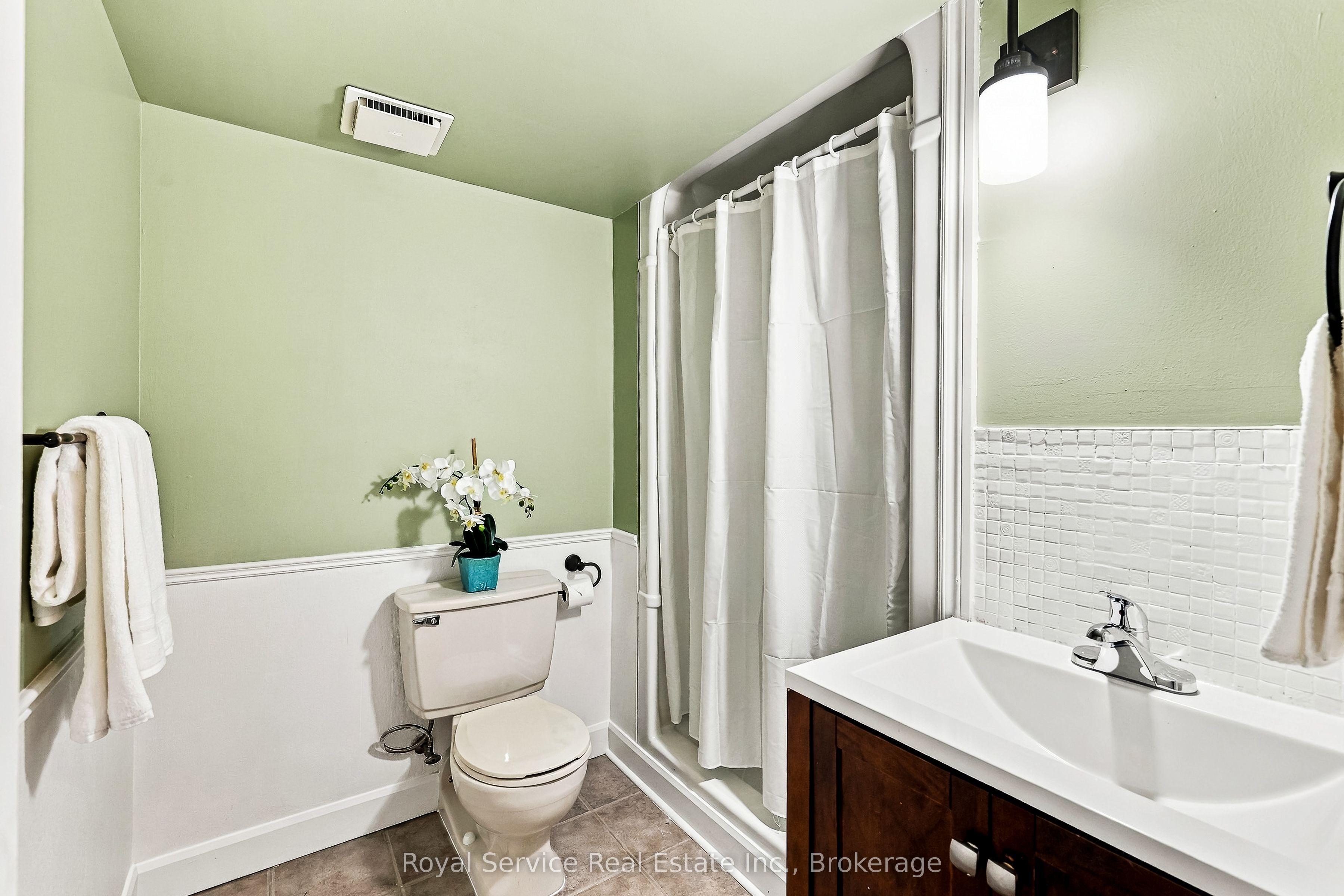 38 Burnham Avenue Property Photo 35