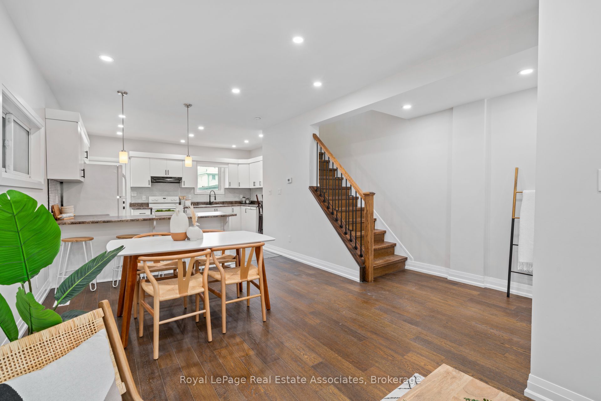 23 Somerset Avenue Upper Property Photo 5
