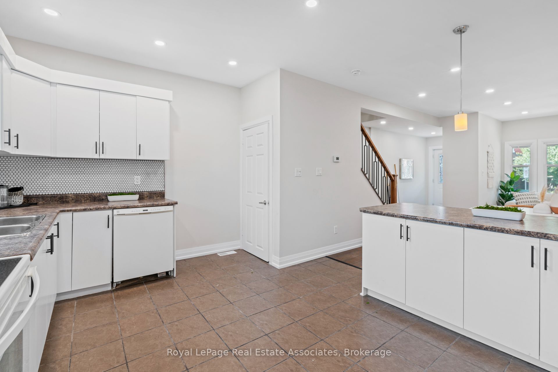 23 Somerset Avenue Upper Property Photo 9
