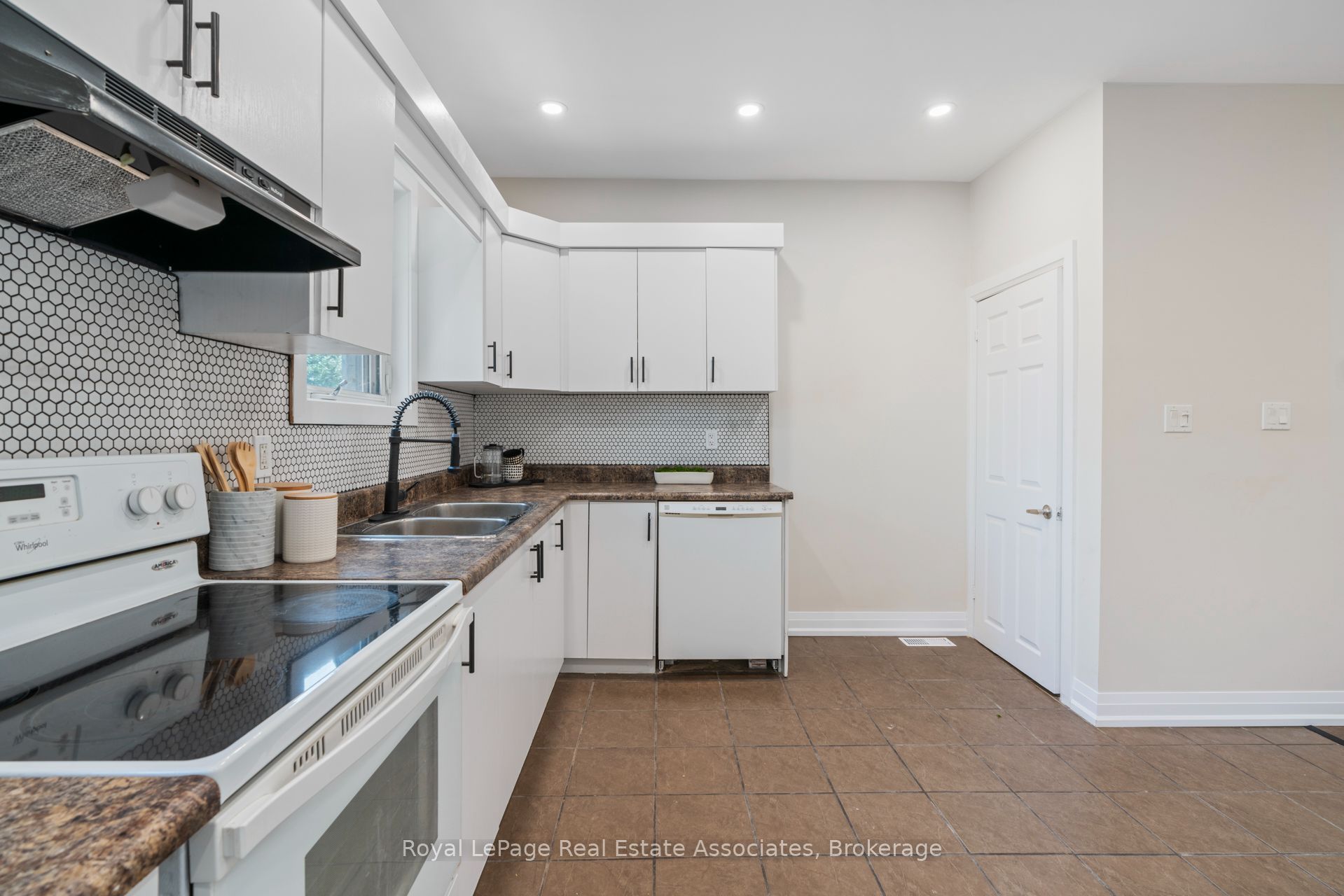 23 Somerset Avenue Upper Property Photo 10