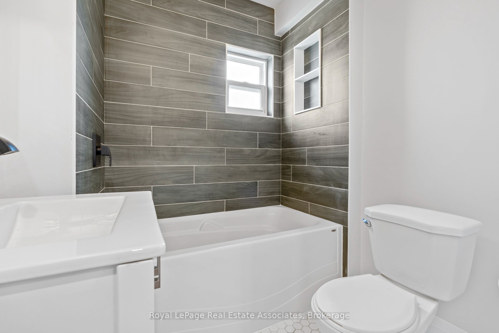 23 Somerset Avenue Upper Property Photo 17