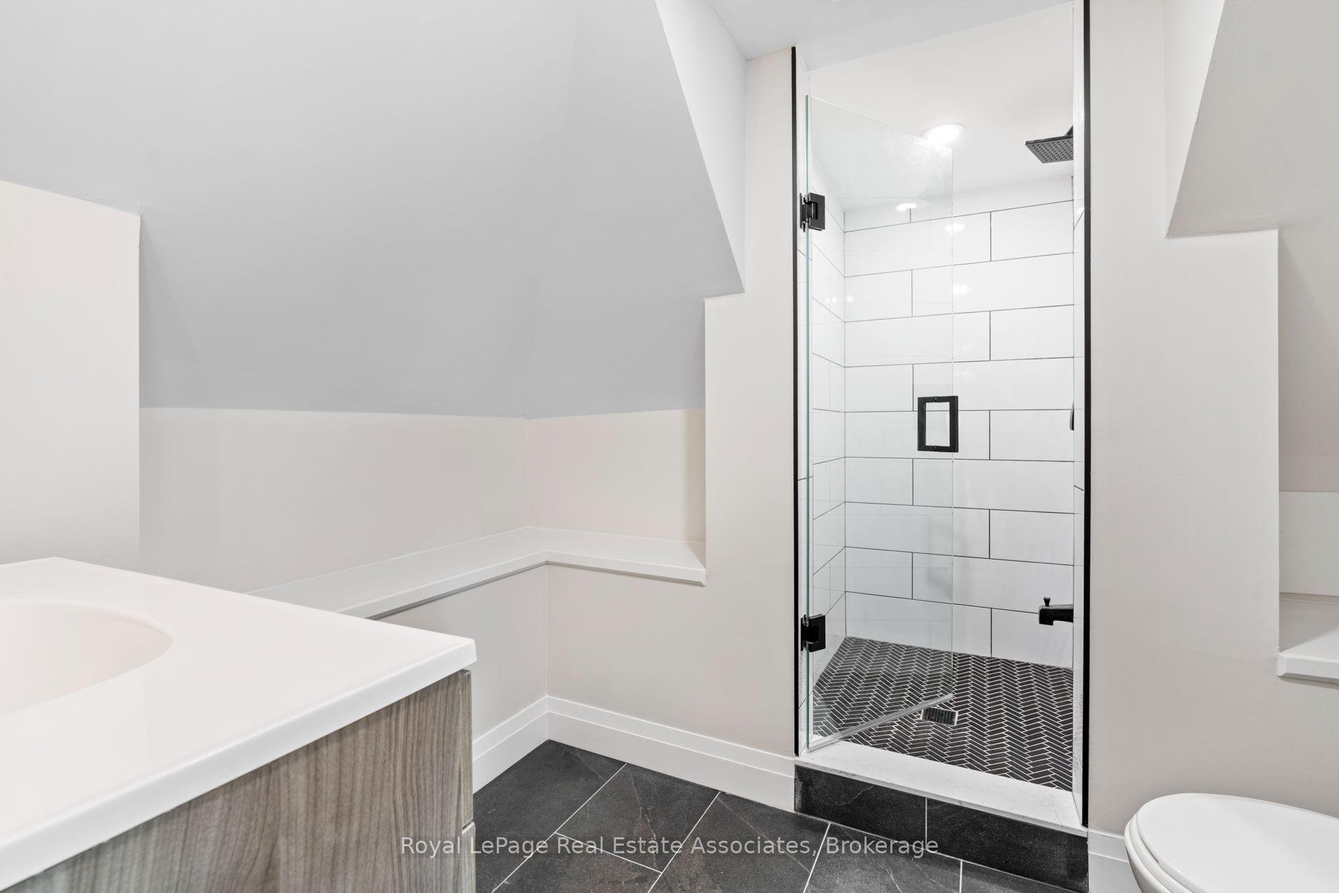 23 Somerset Avenue Upper Property Photo 22