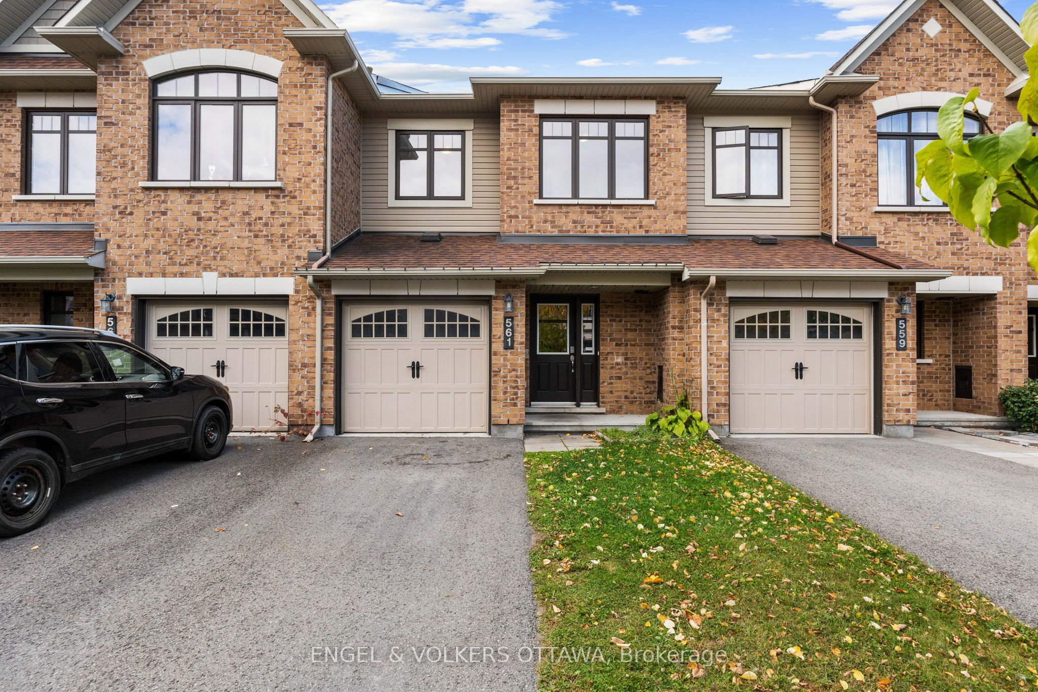 561 Petrichor Crescent Property Photo 1