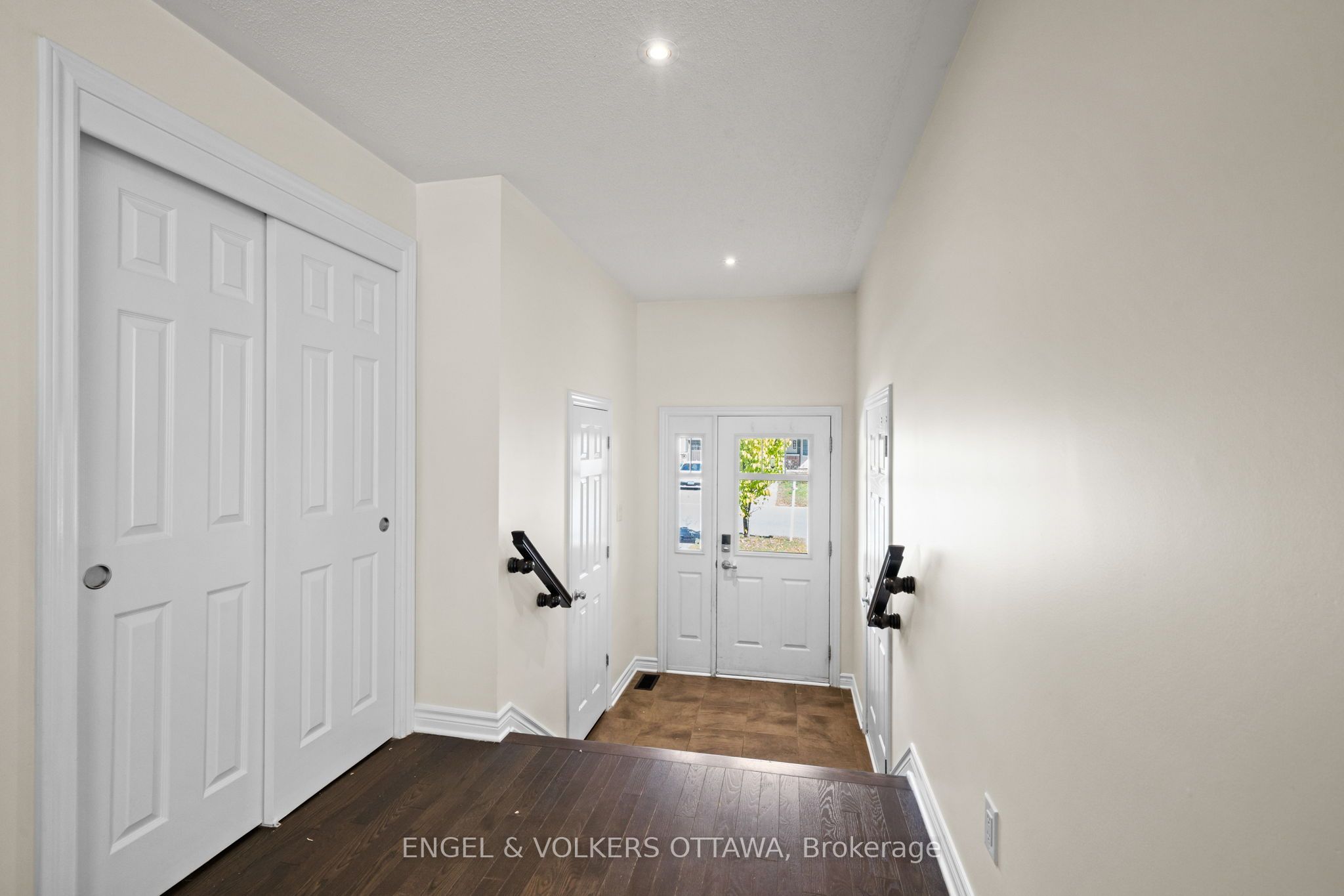 561 Petrichor Crescent Property Photo 2