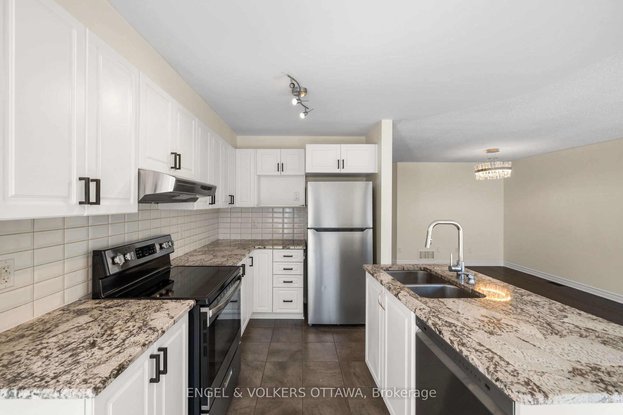 561 Petrichor Crescent Property Photo 6