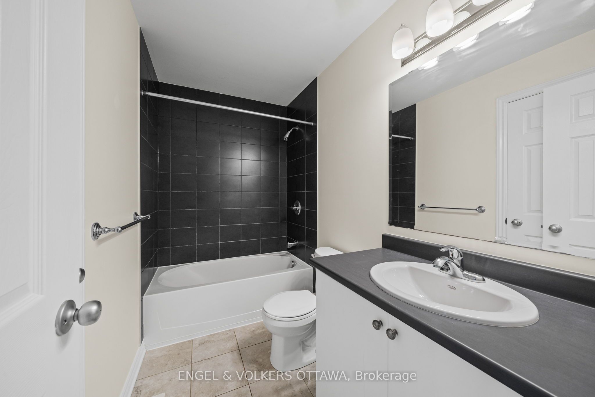 561 Petrichor Crescent Property Photo 13