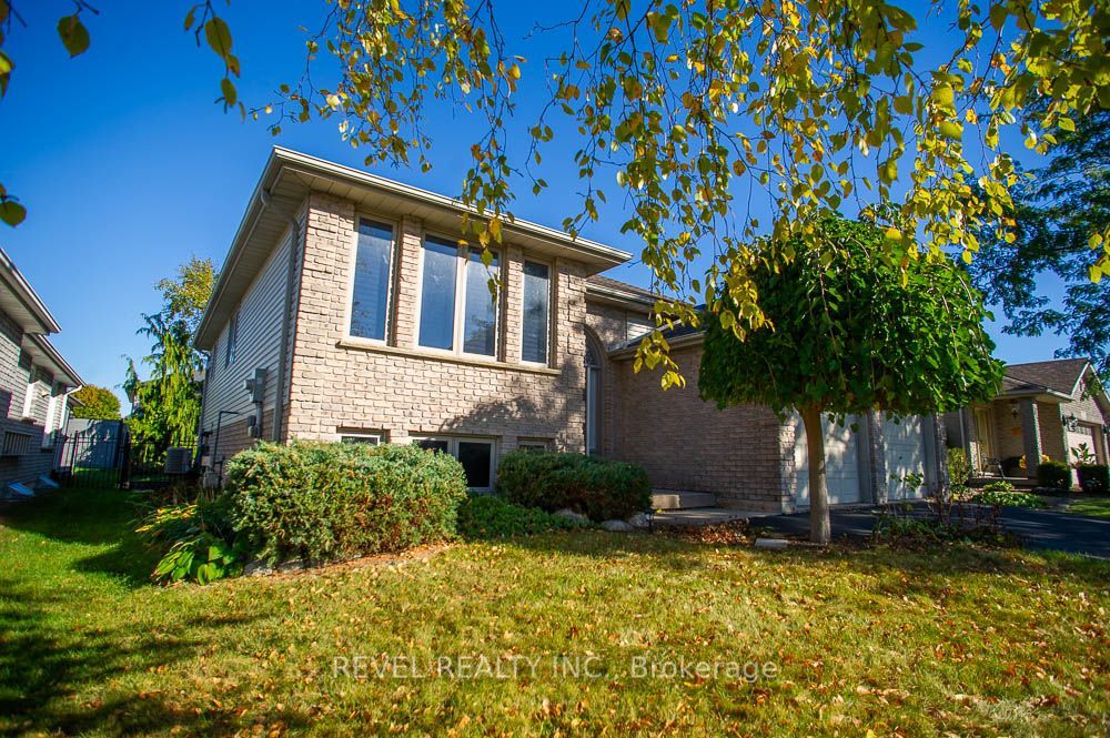 16 Bradbury Crescent Property Photo 3