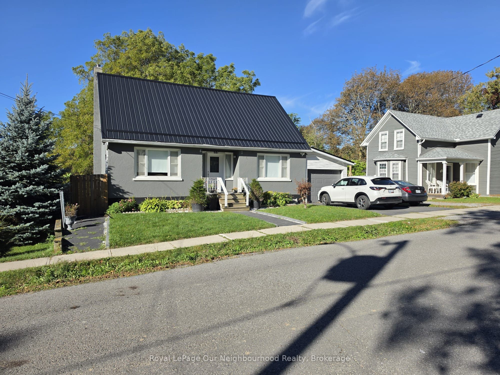 44 Elgin Street N Property Photo 1