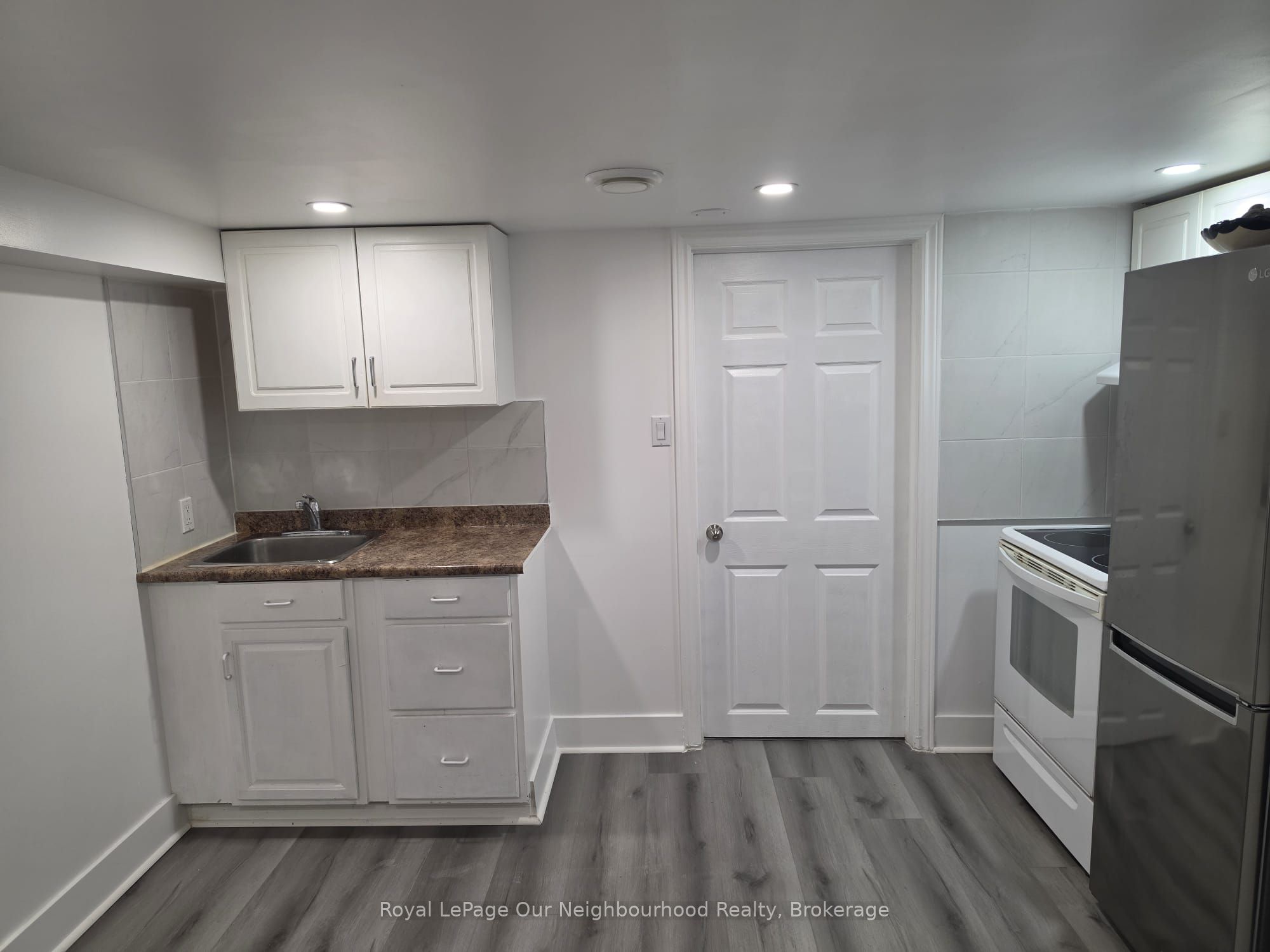 44 Elgin Street N Property Photo 3