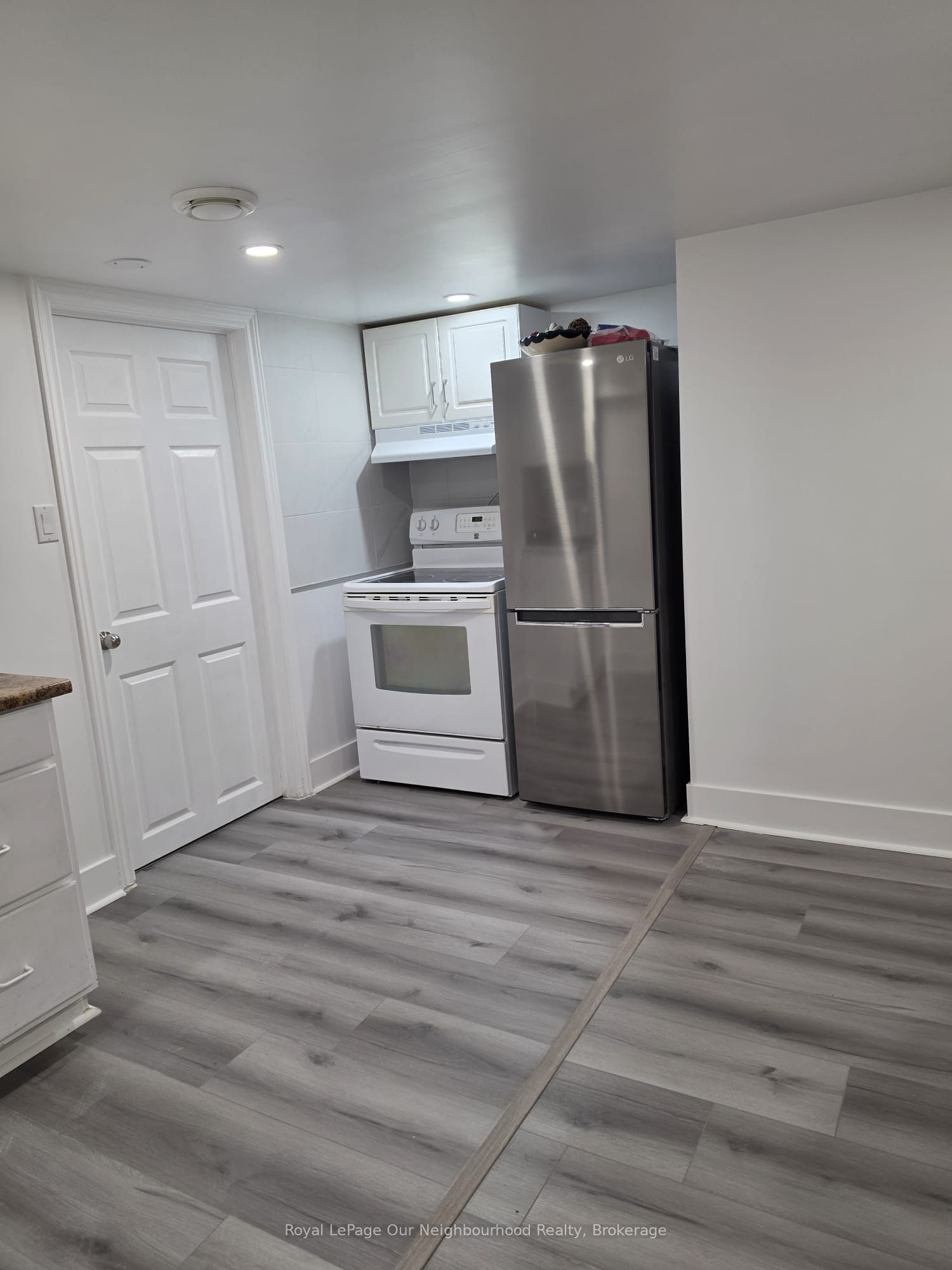 44 Elgin Street N Property Photo 4