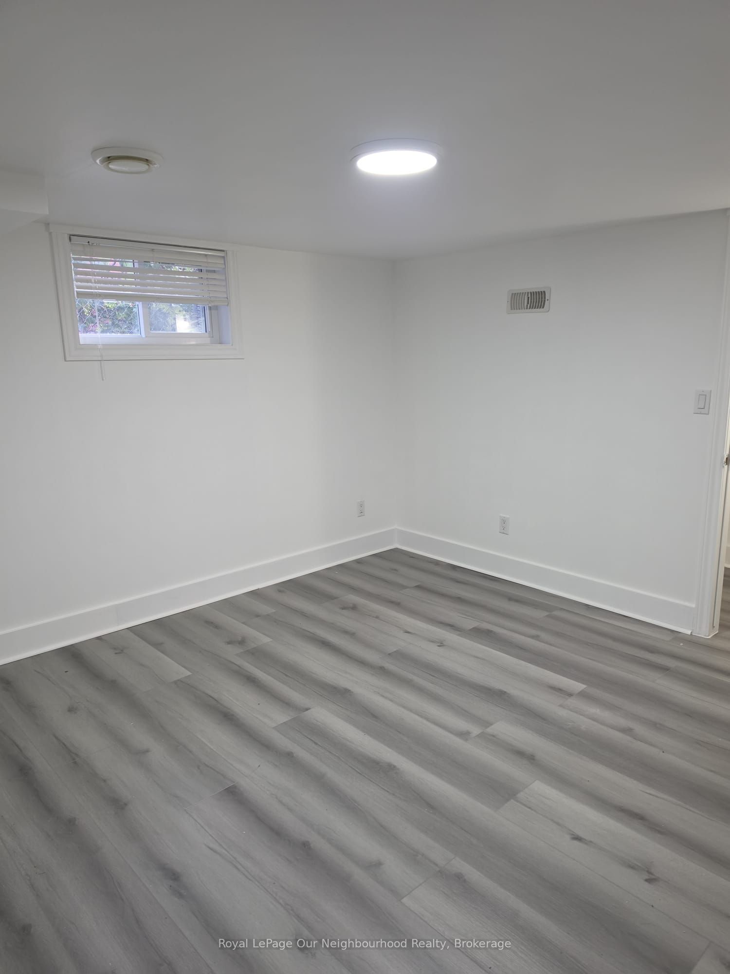 44 Elgin Street N Property Photo 6
